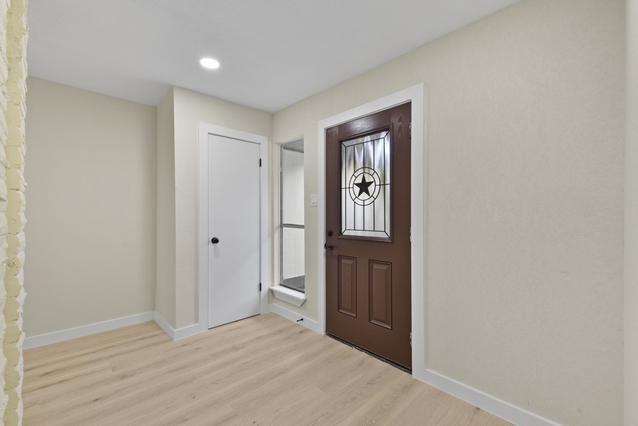 2322 Aprilmont Drive Property Photo 7