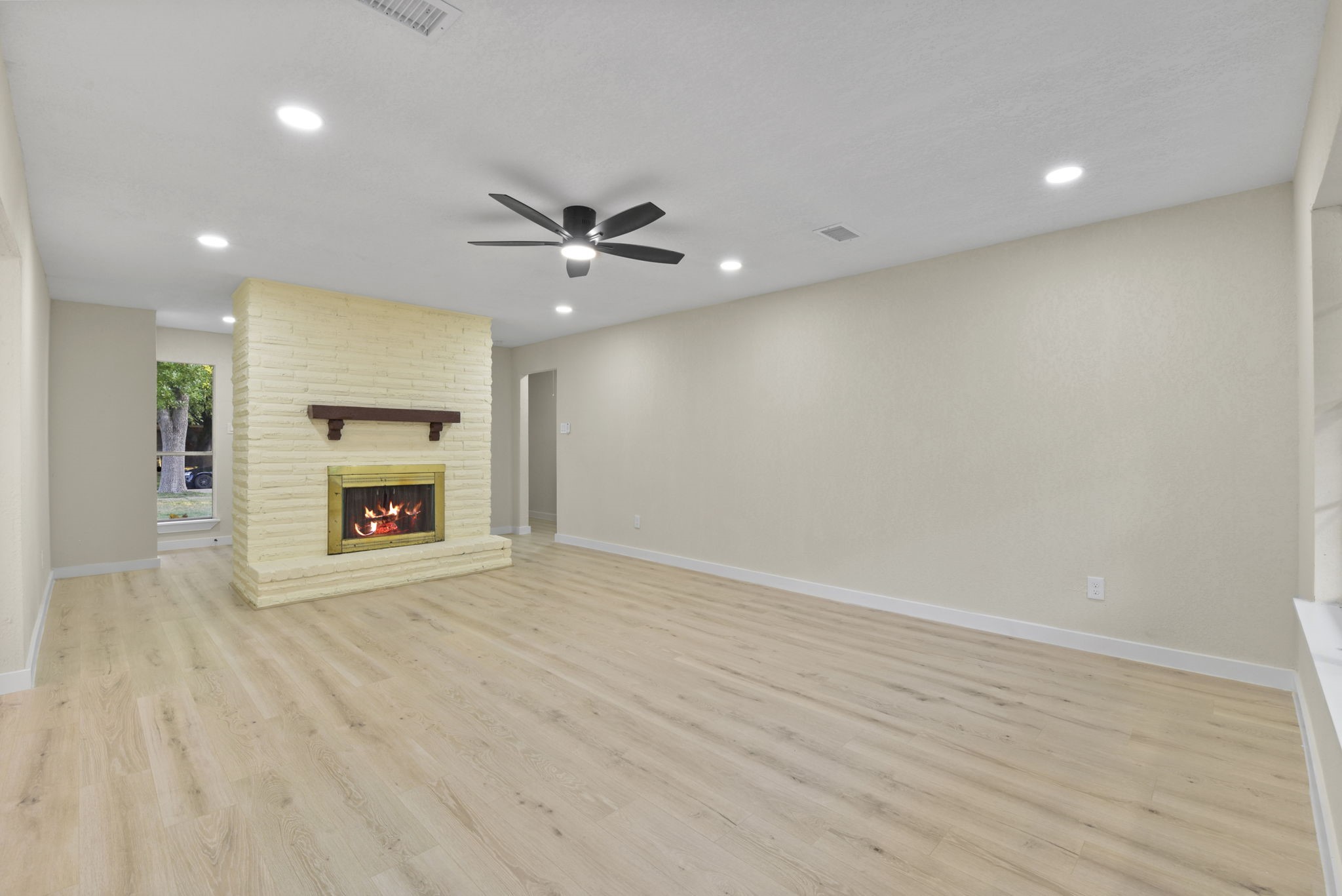 2322 Aprilmont Drive Property Photo 9