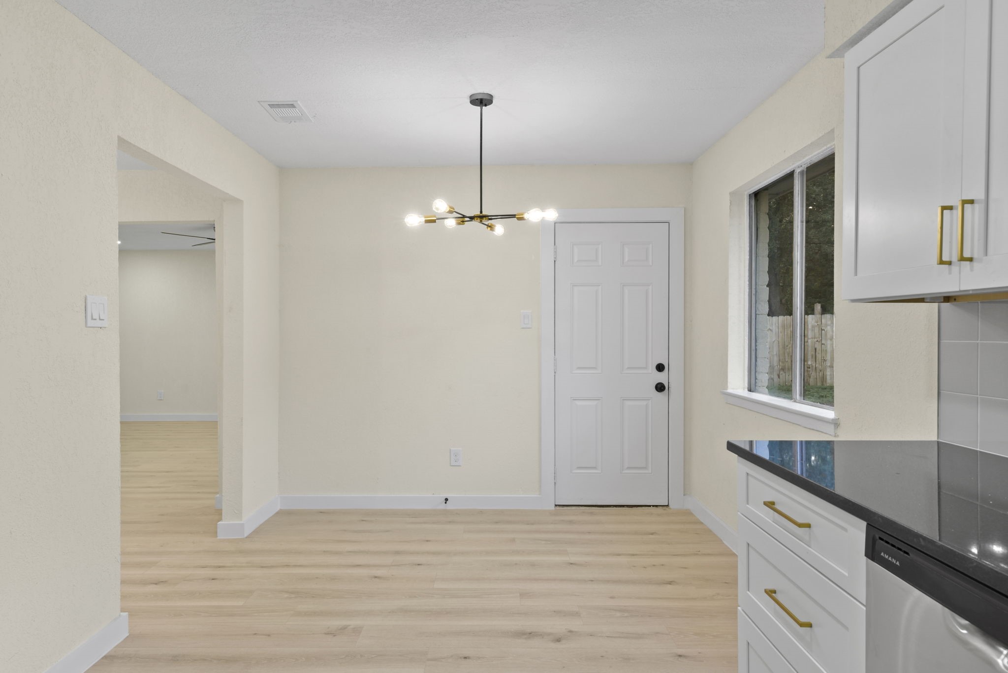 2322 Aprilmont Drive Property Photo 15