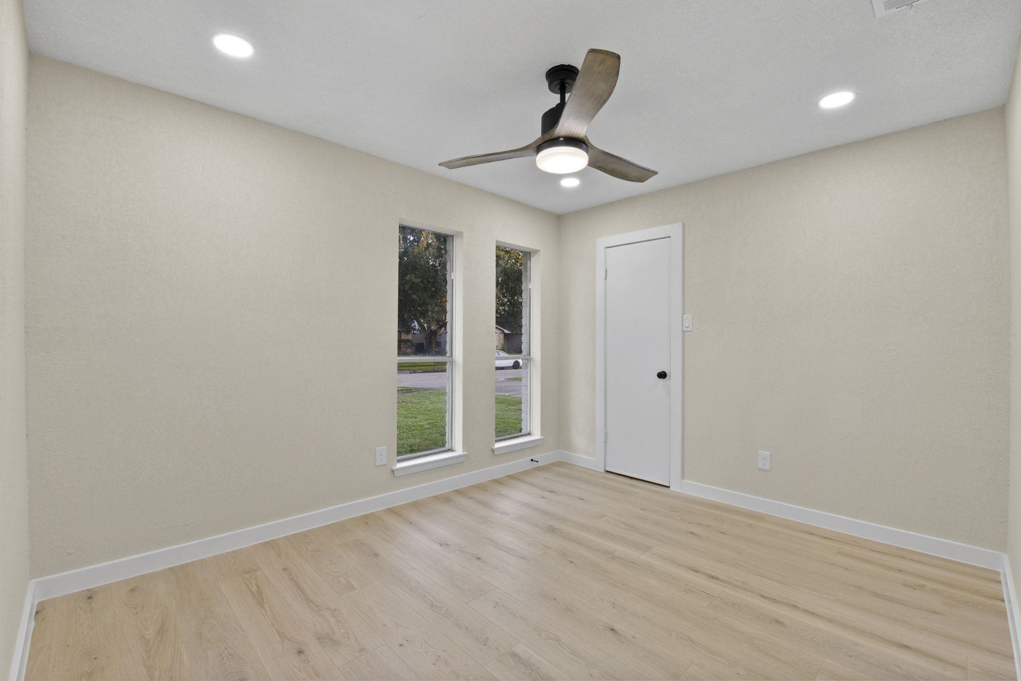2322 Aprilmont Drive Property Photo 19