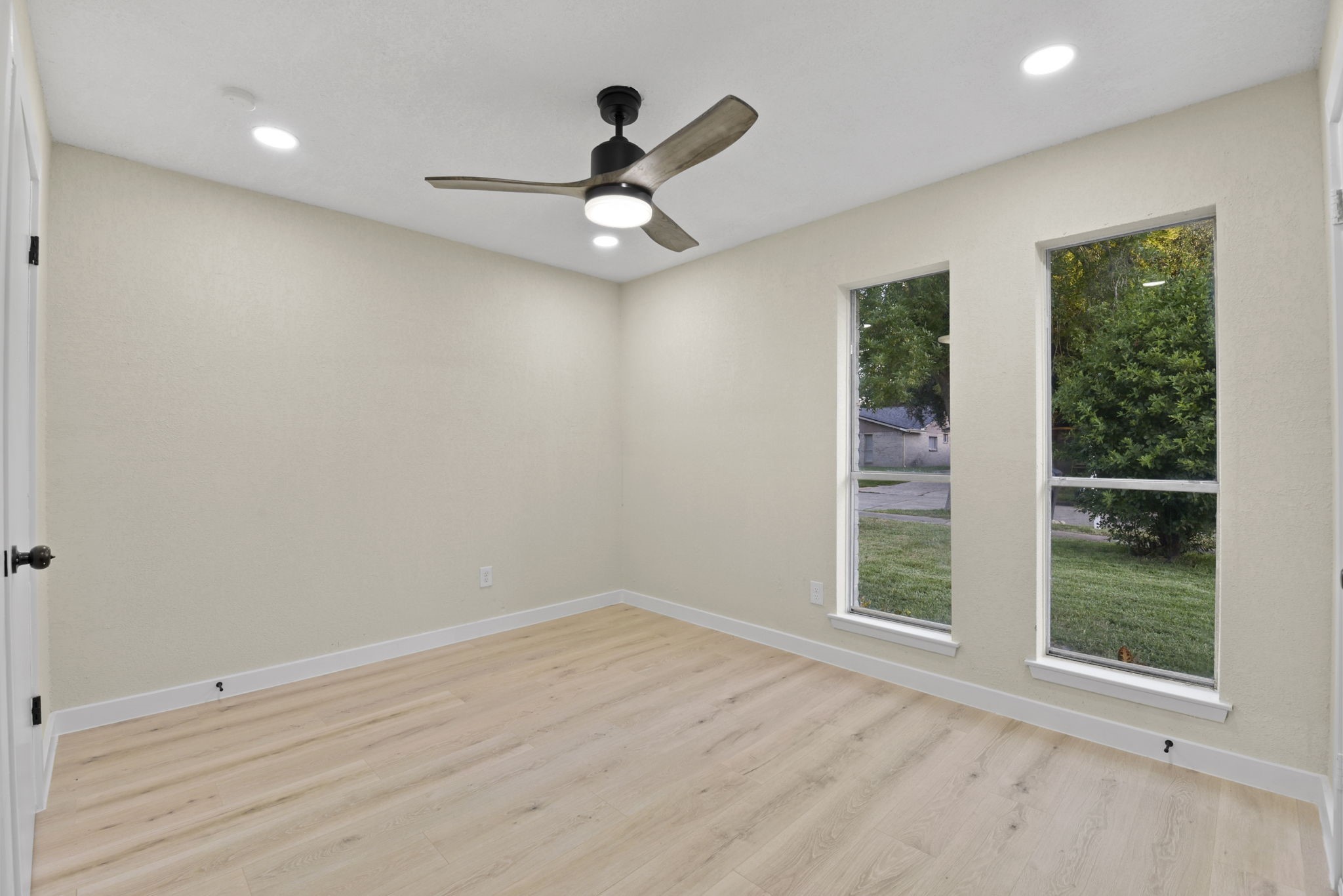 2322 Aprilmont Drive Property Photo 20