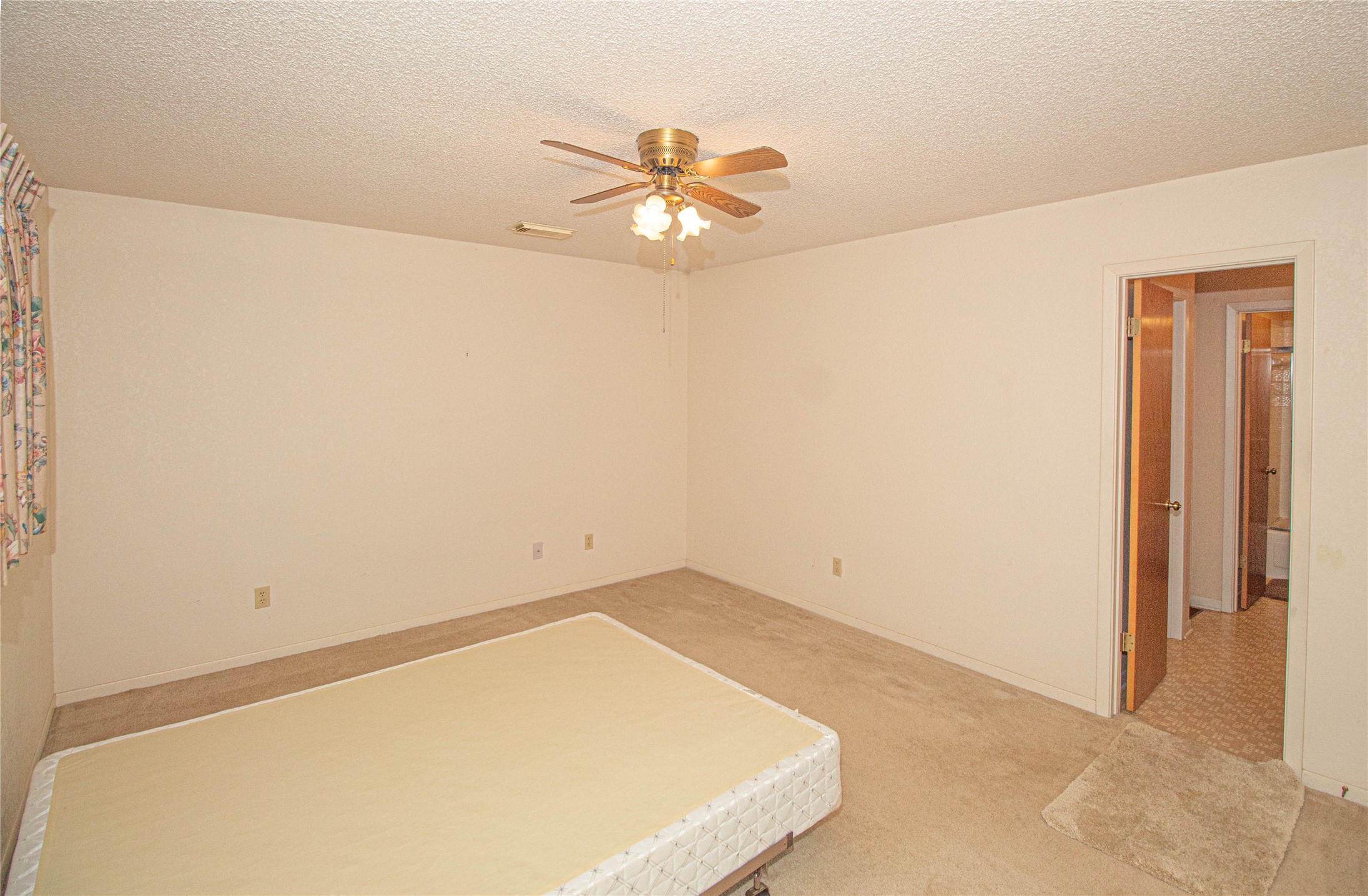 10500 Highway 150 Property Photo 17