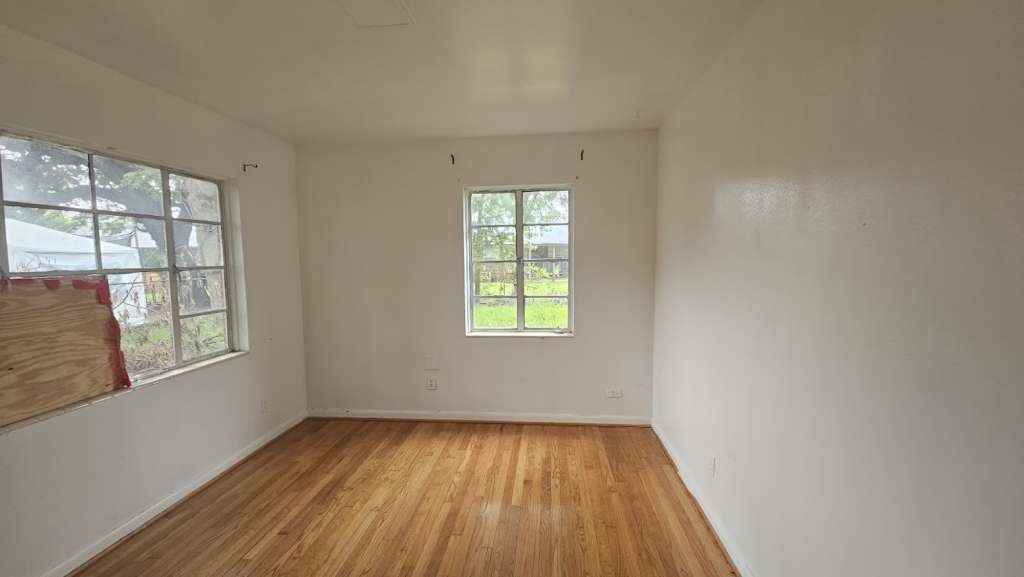 121 E Riverwood Drive Property Photo 8