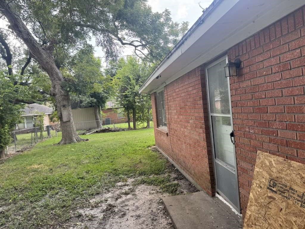 121 E Riverwood Drive Property Photo 11