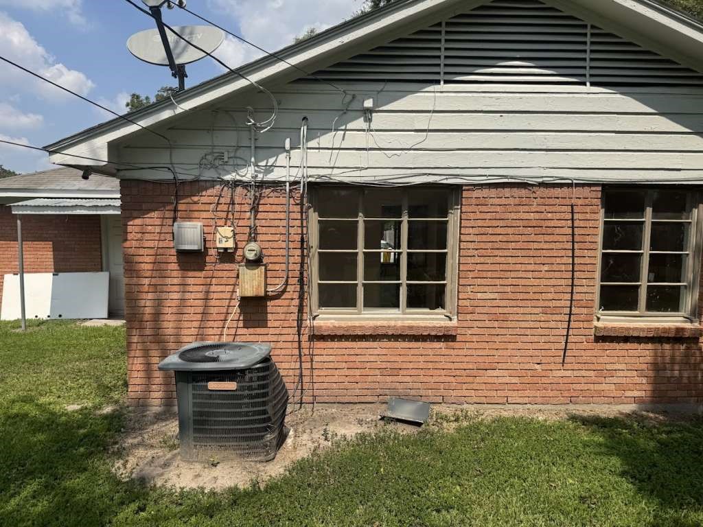 121 E Riverwood Drive Property Photo 12