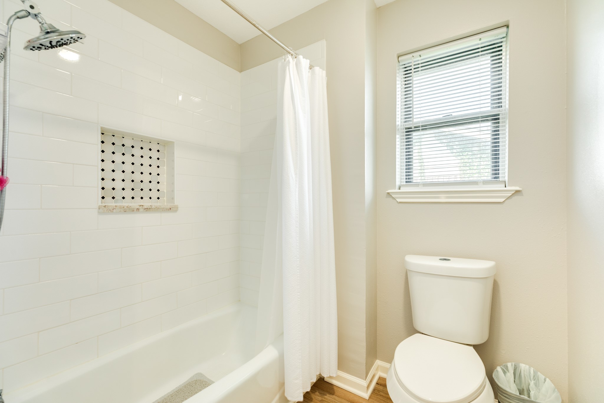 528 Daffodil Street Property Photo 23