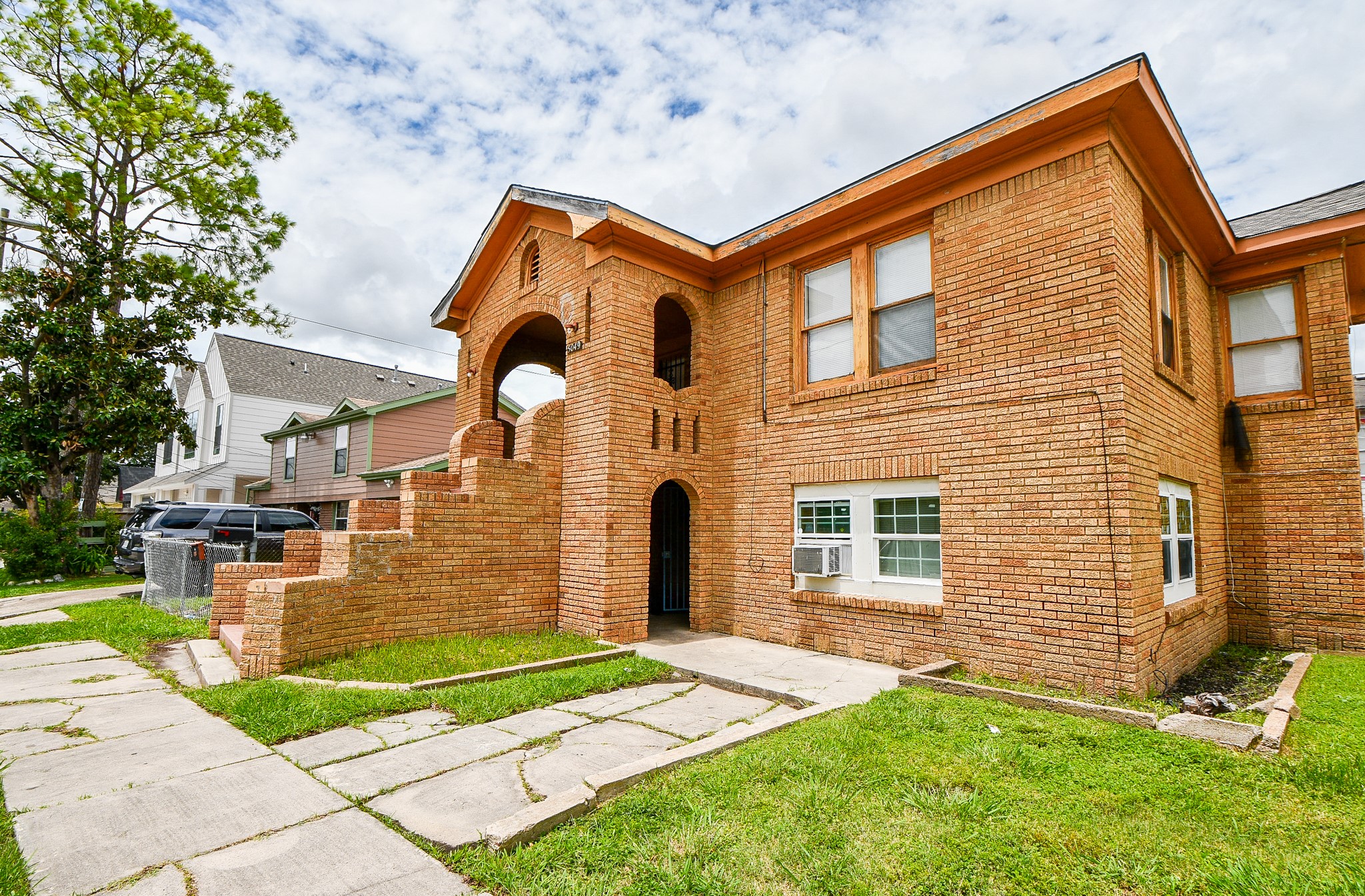 5049 Jefferson Street B Property Photo 1