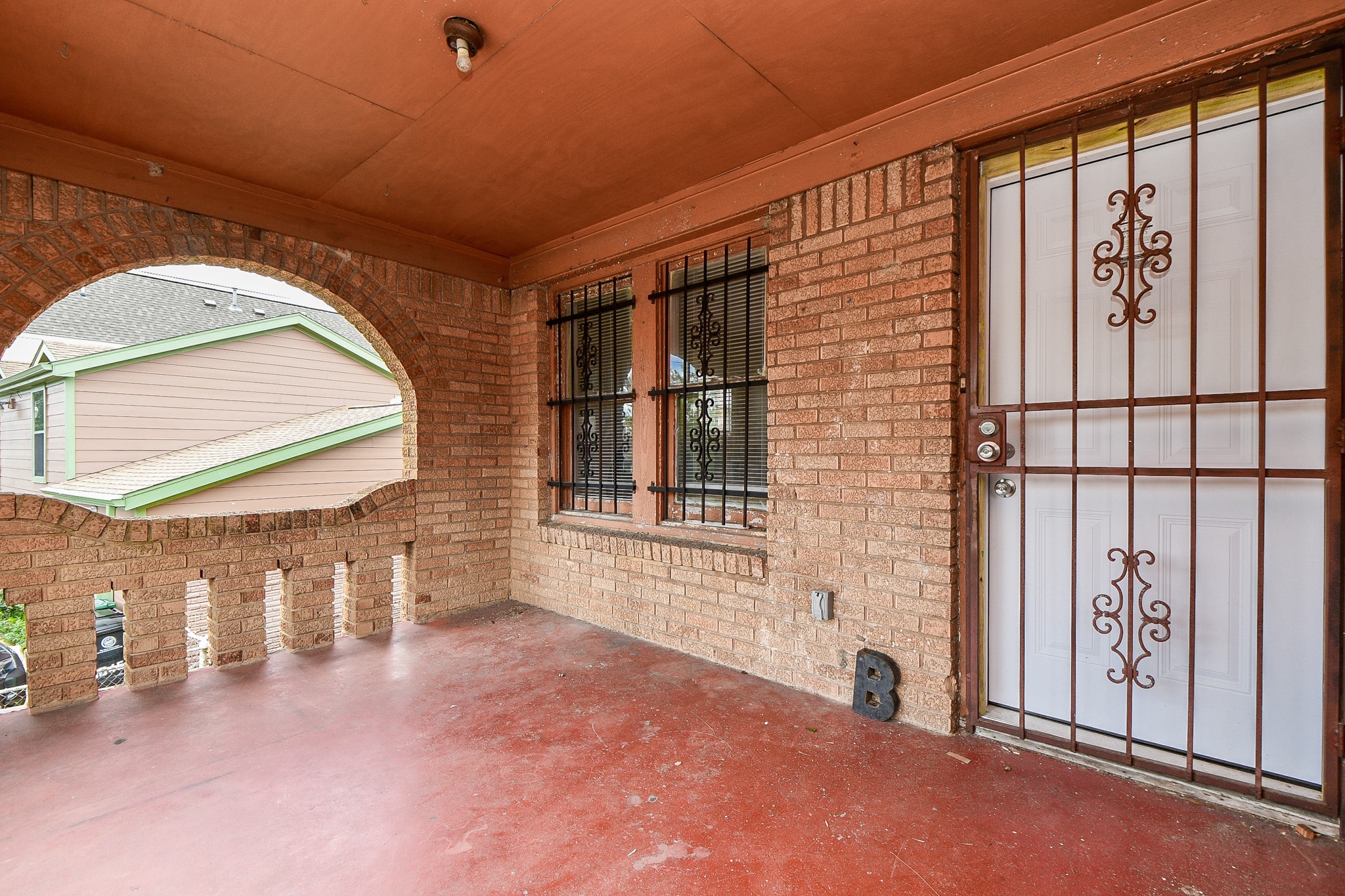 5049 Jefferson Street B Property Photo 6