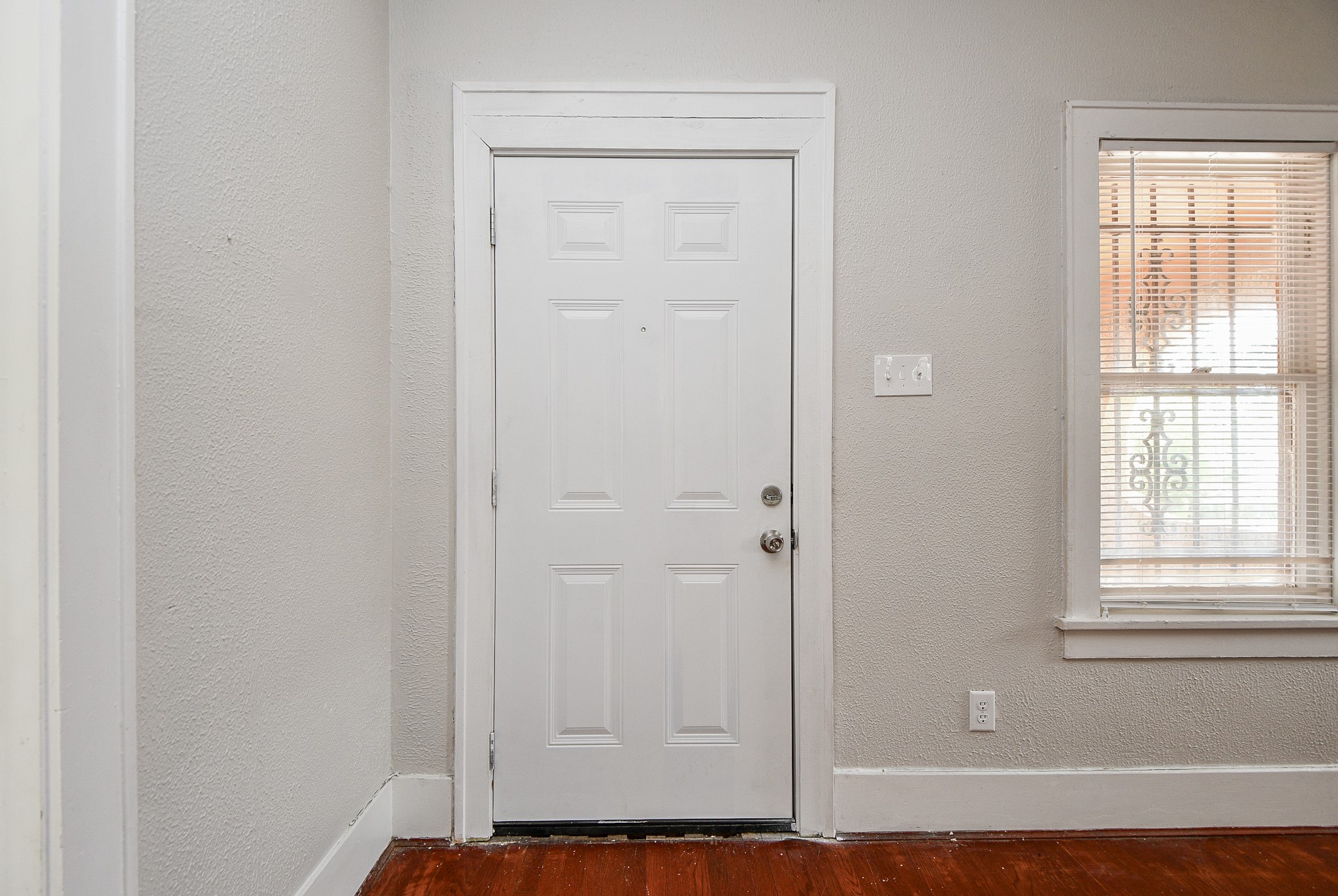 5049 Jefferson Street B Property Photo 8