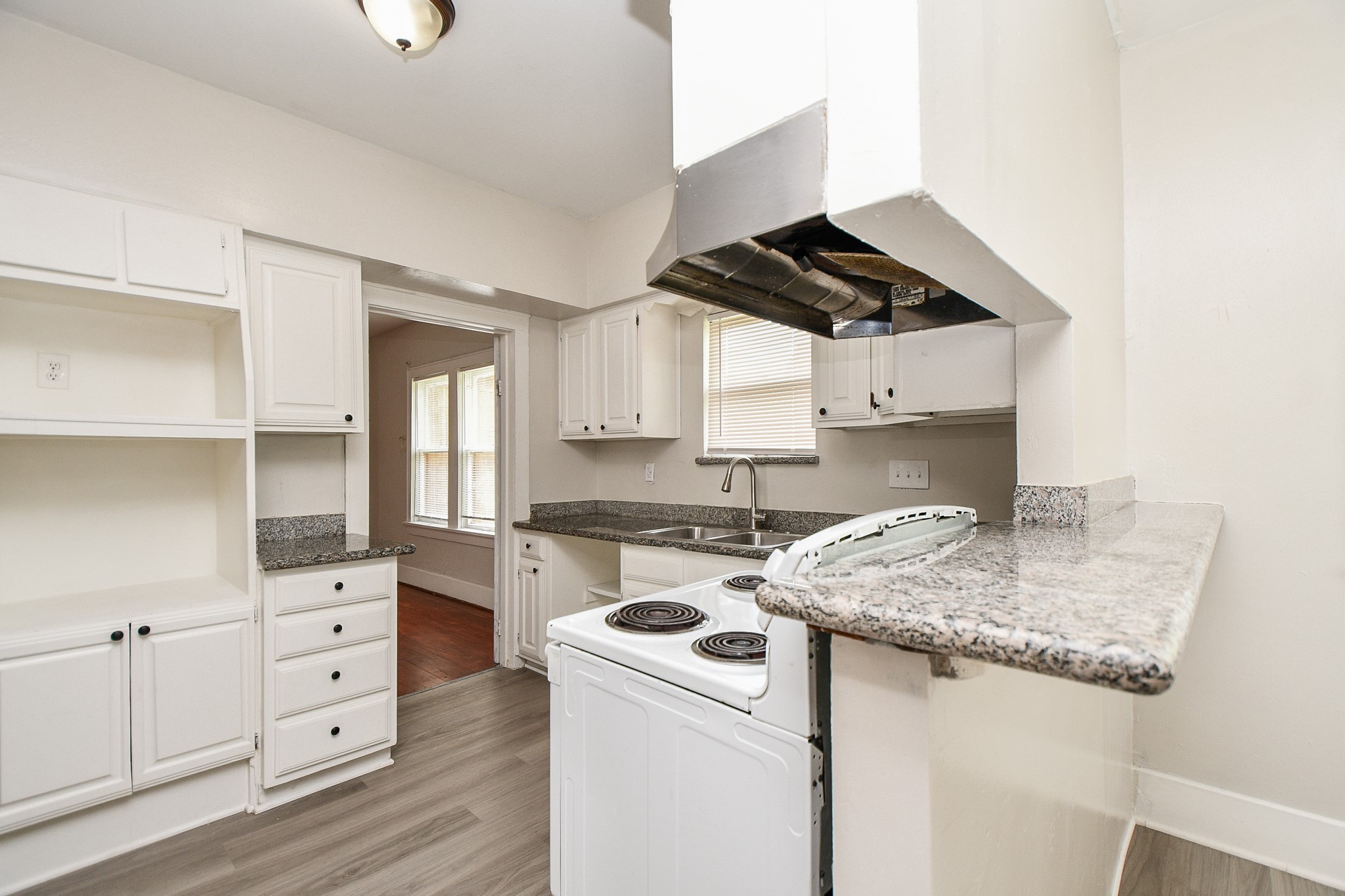5049 Jefferson Street B Property Photo 16