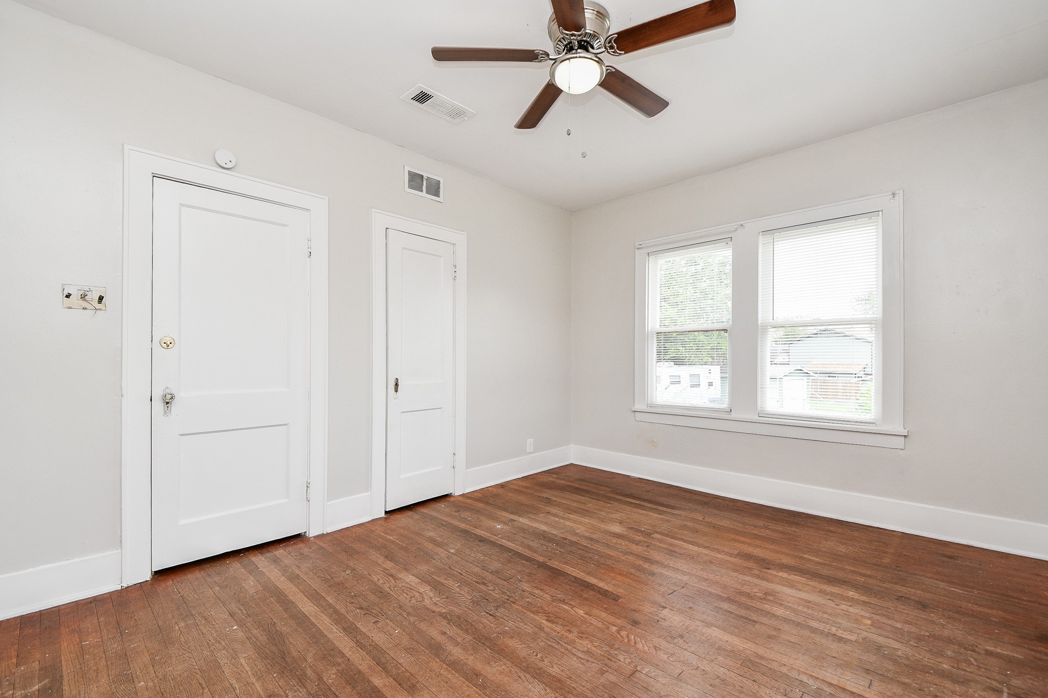 5049 Jefferson Street B Property Photo 23