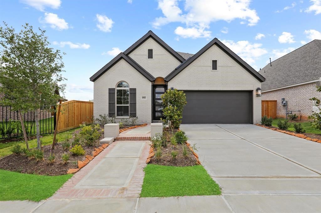 18511 Wolf Mountain Lane Property Photo 1