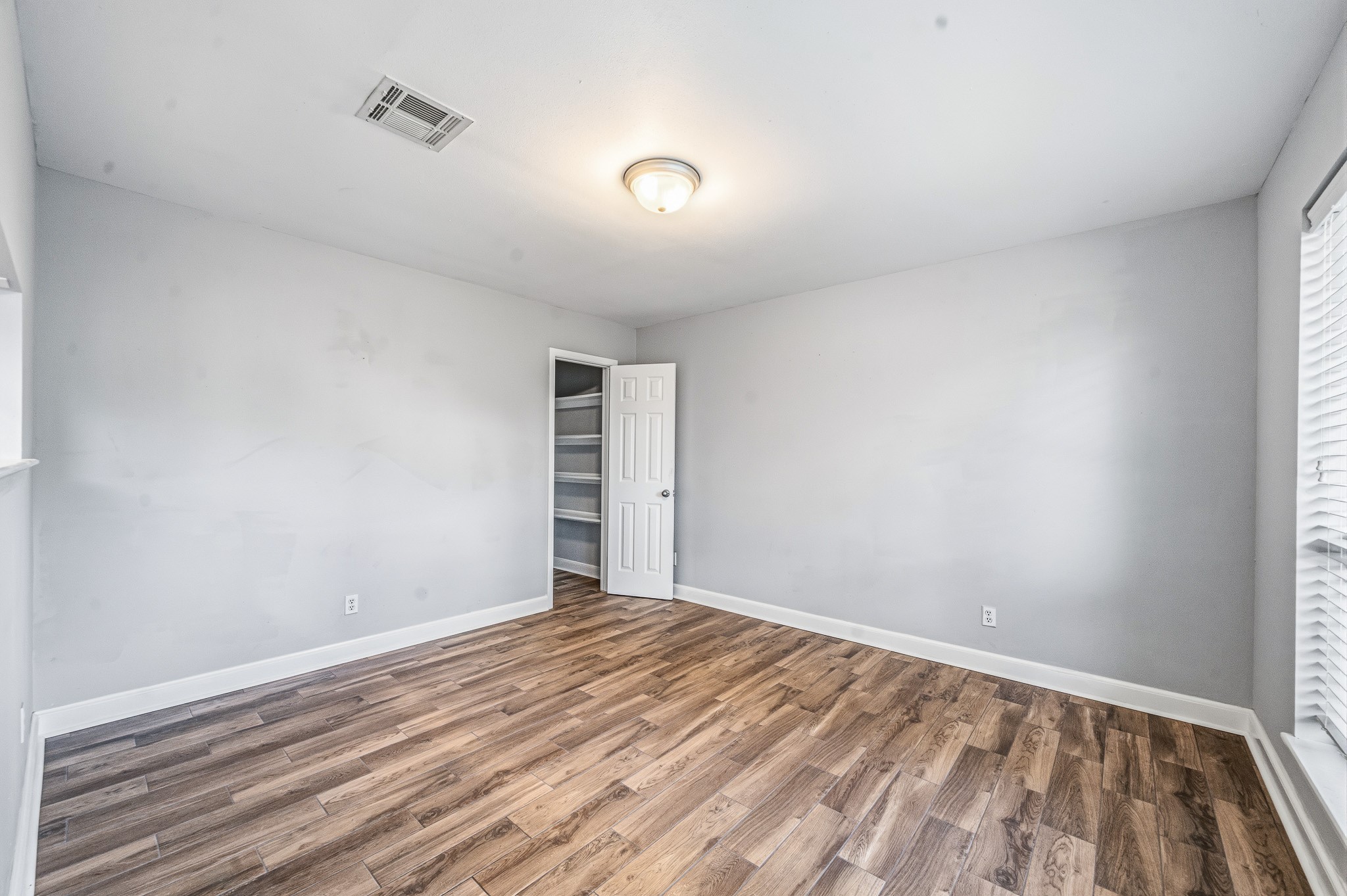 9666 Windswept Lane Property Photo 12