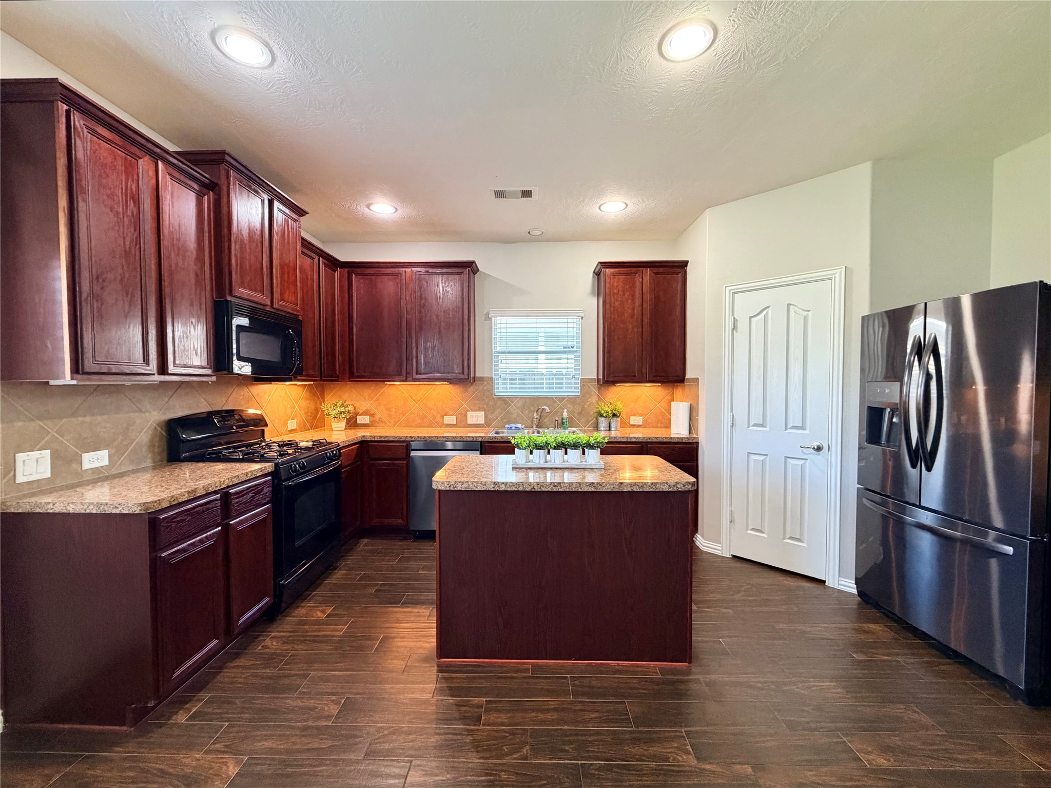 24514 Hikers Bend Drive Property Photo 3