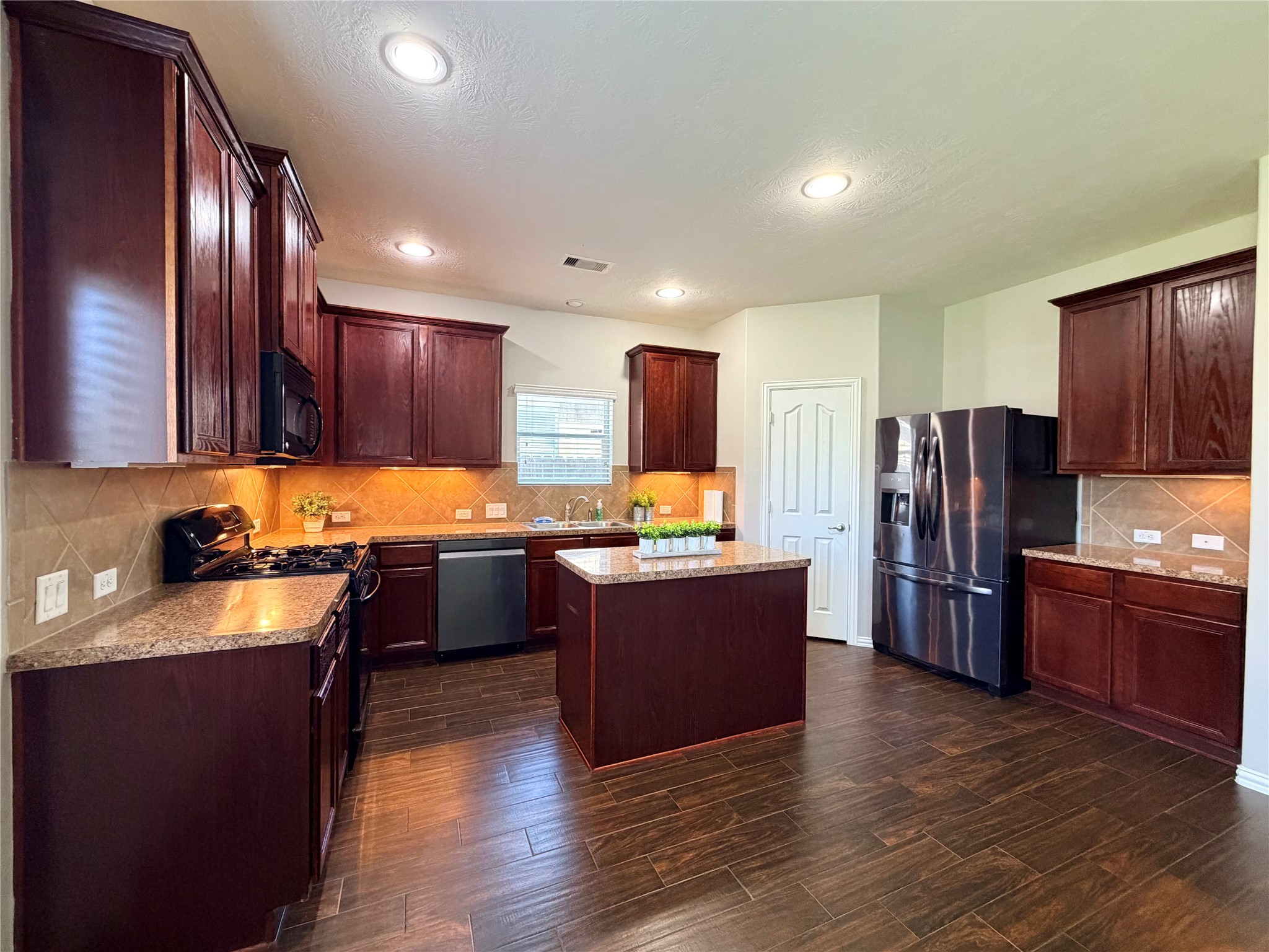 24514 Hikers Bend Drive Property Photo 4