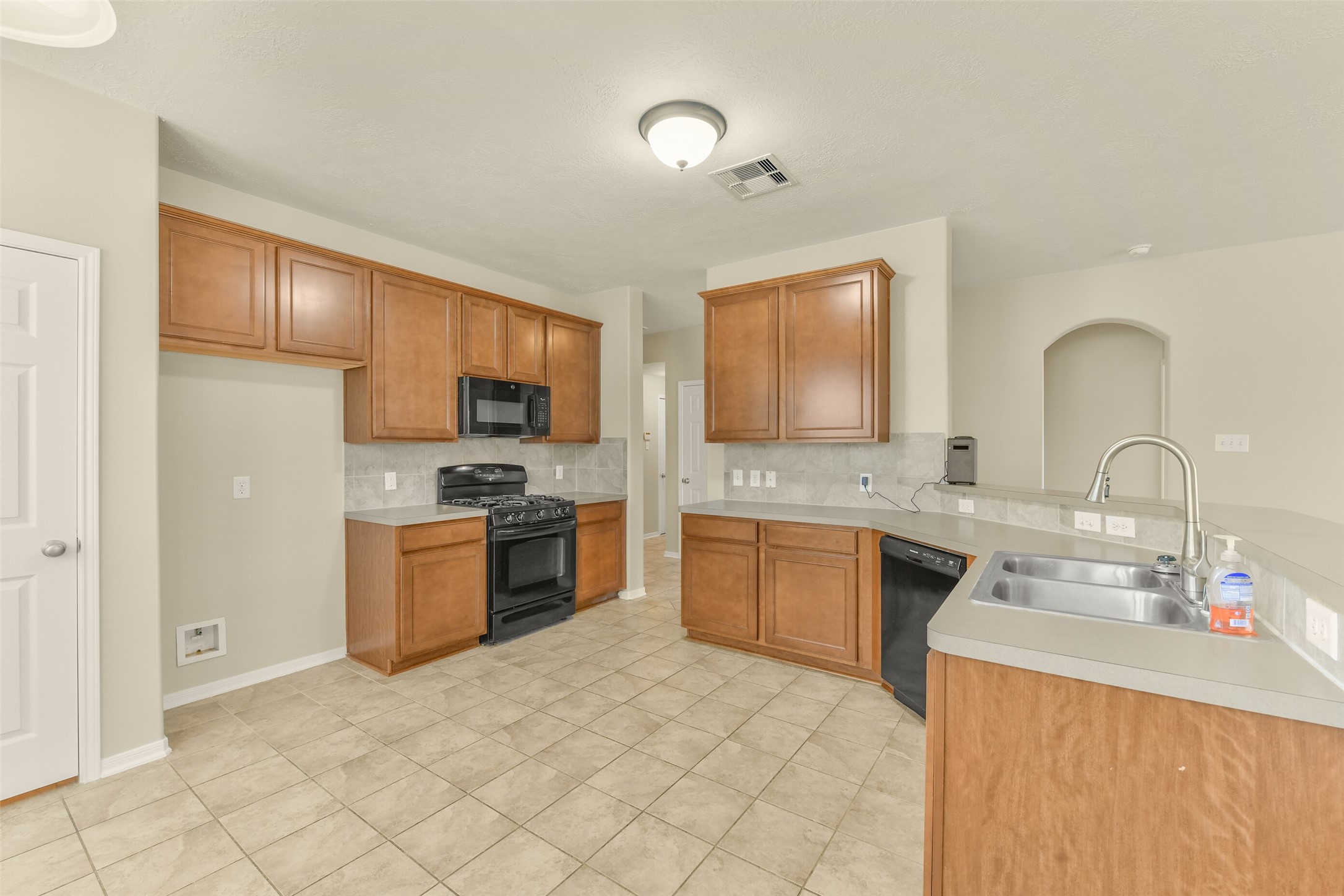 5002 Creekside Avenue Property Photo 6