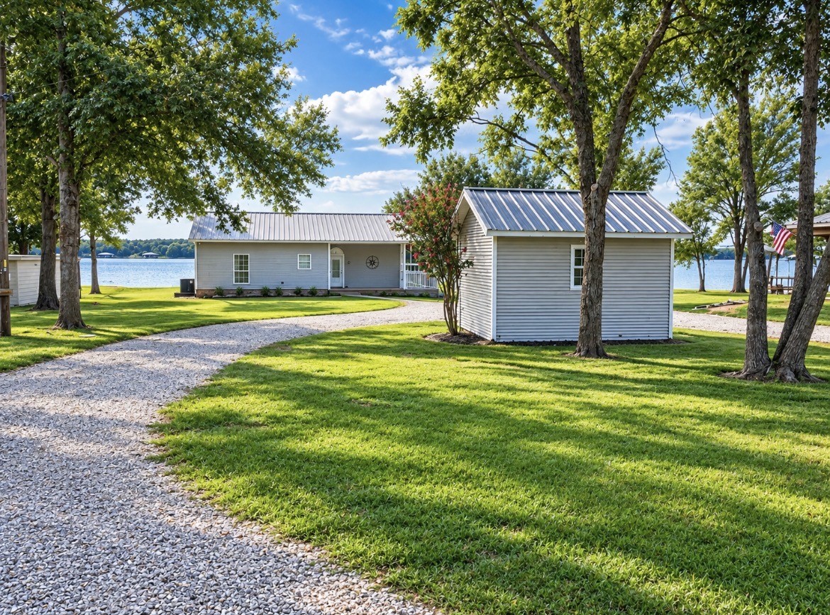 20283 Lakeshore Drive Property Photo 3