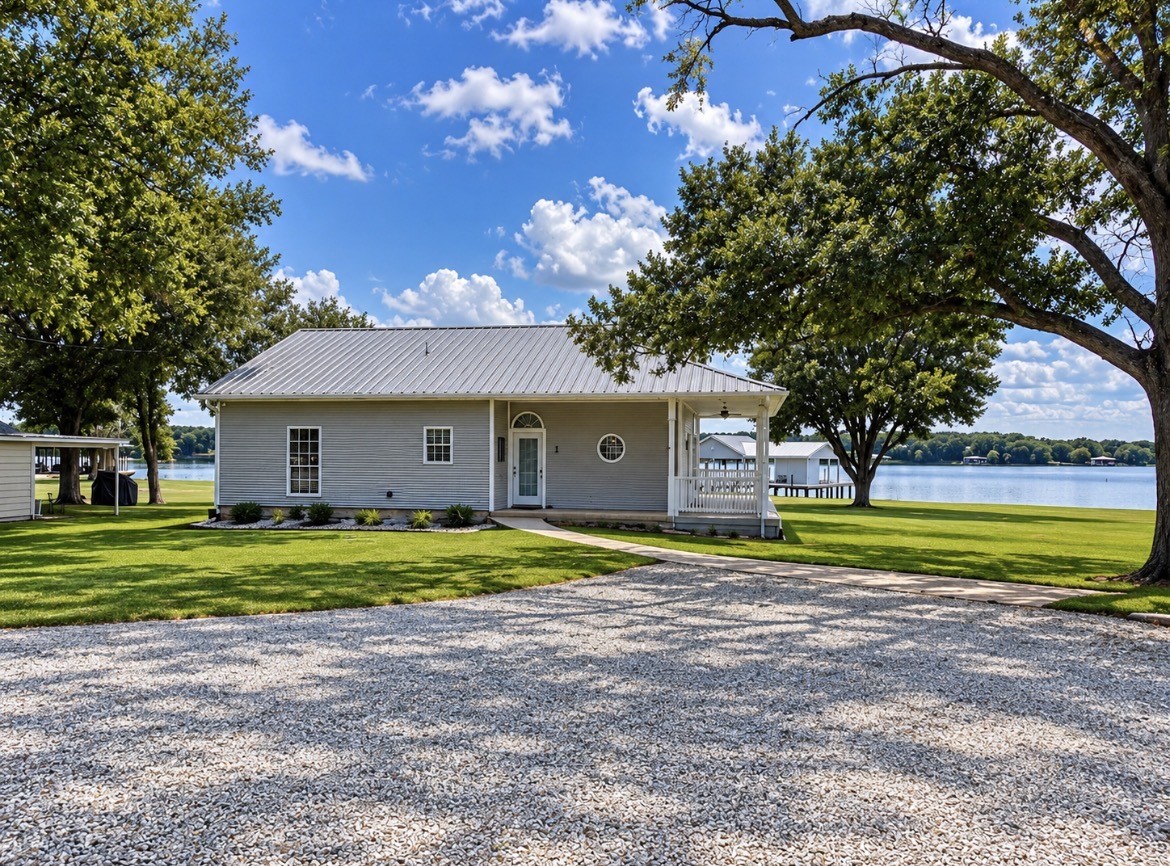 20283 Lakeshore Drive Property Photo 6