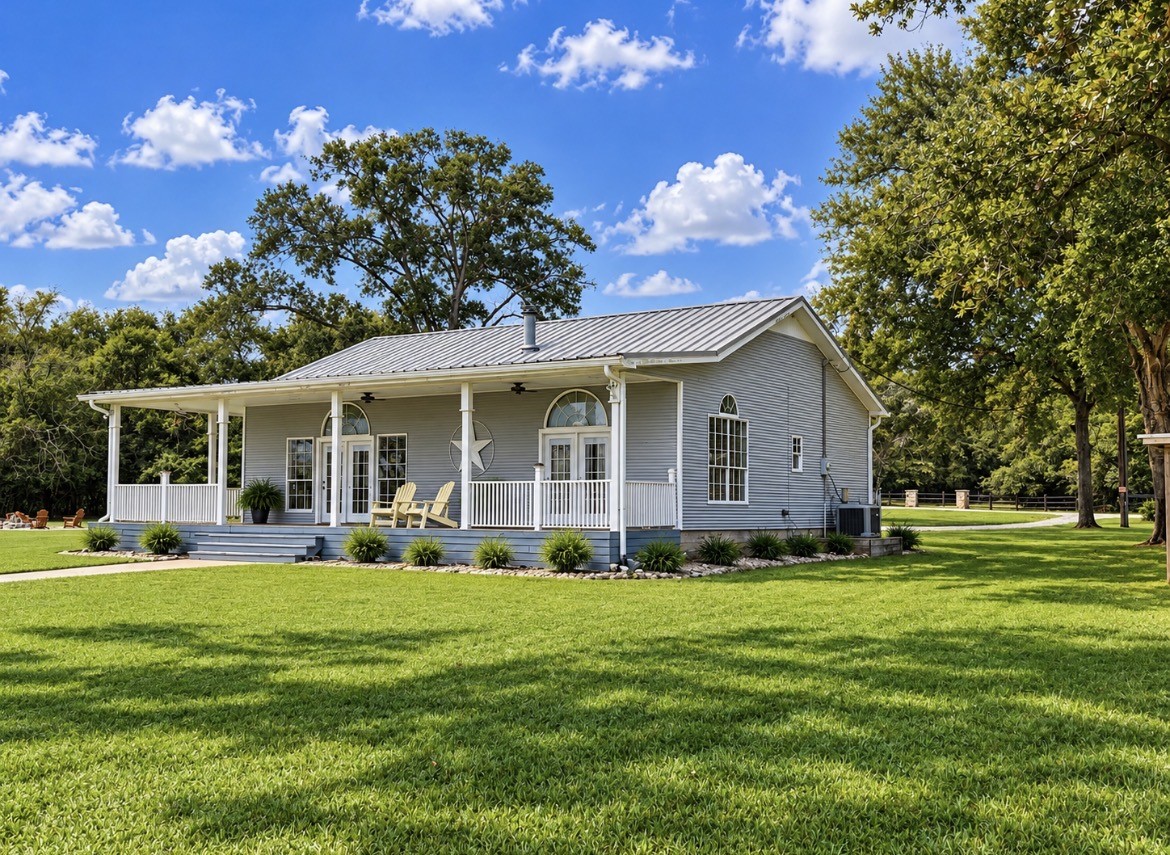 20283 Lakeshore Drive Property Photo 8