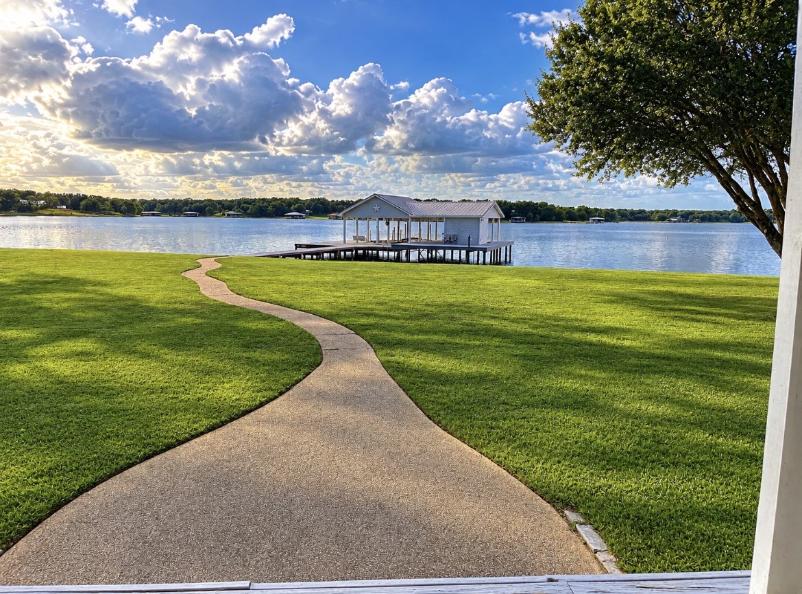 20283 Lakeshore Drive Property Photo 11