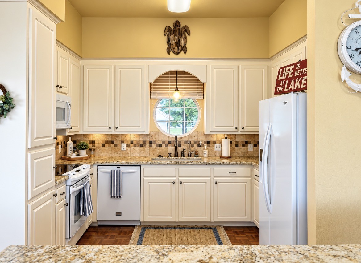 20283 Lakeshore Drive Property Photo 19