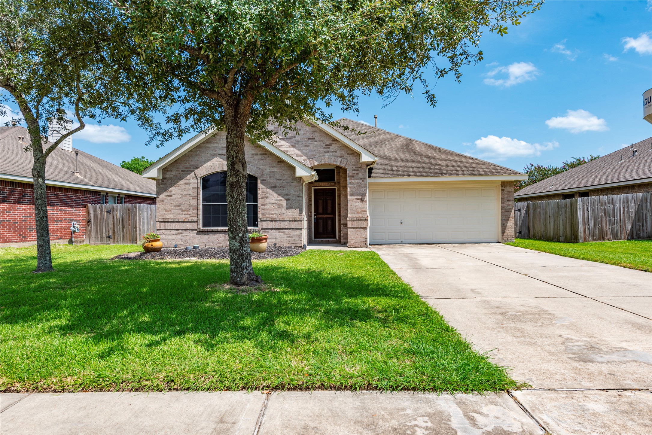 608 Manor Ridge Lane Property Photo 1