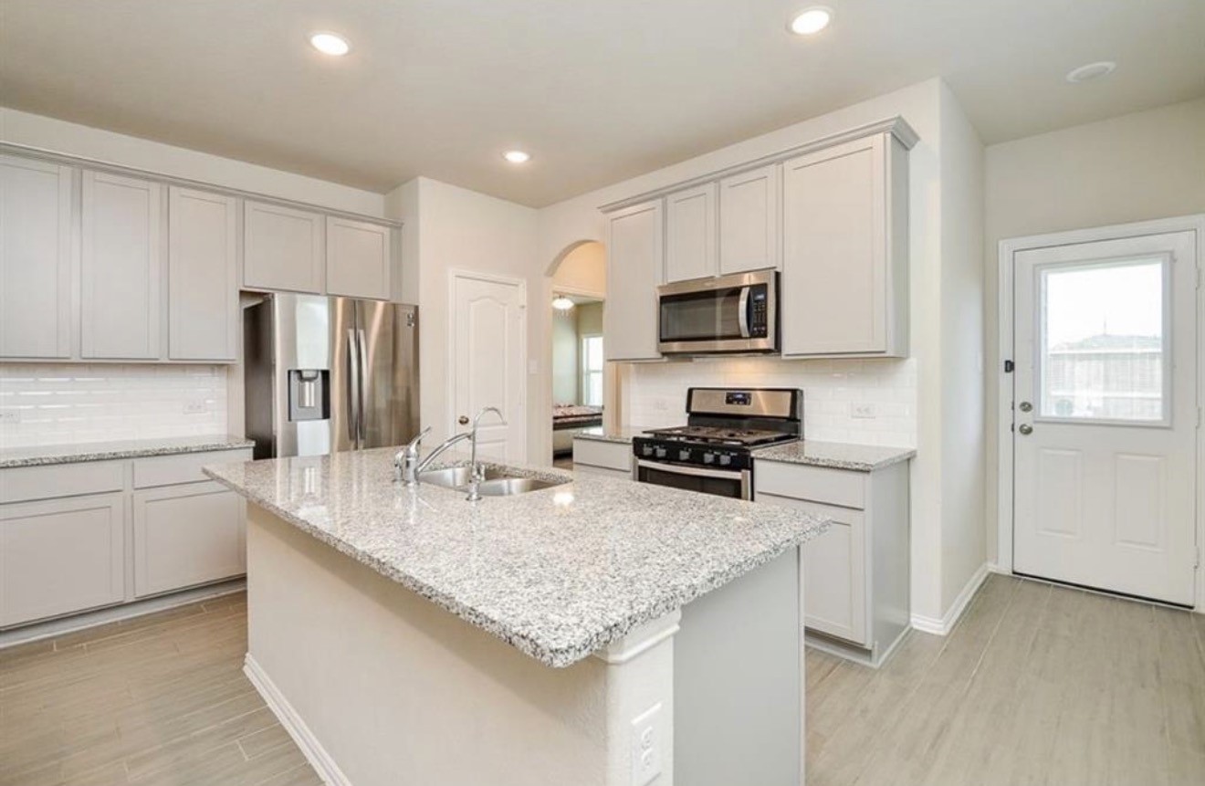 7414 Arabian Moon Trail Property Photo 6