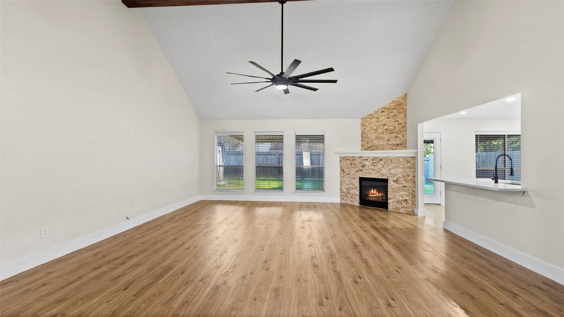 1118 Glenmeadows Drive Property Photo 6