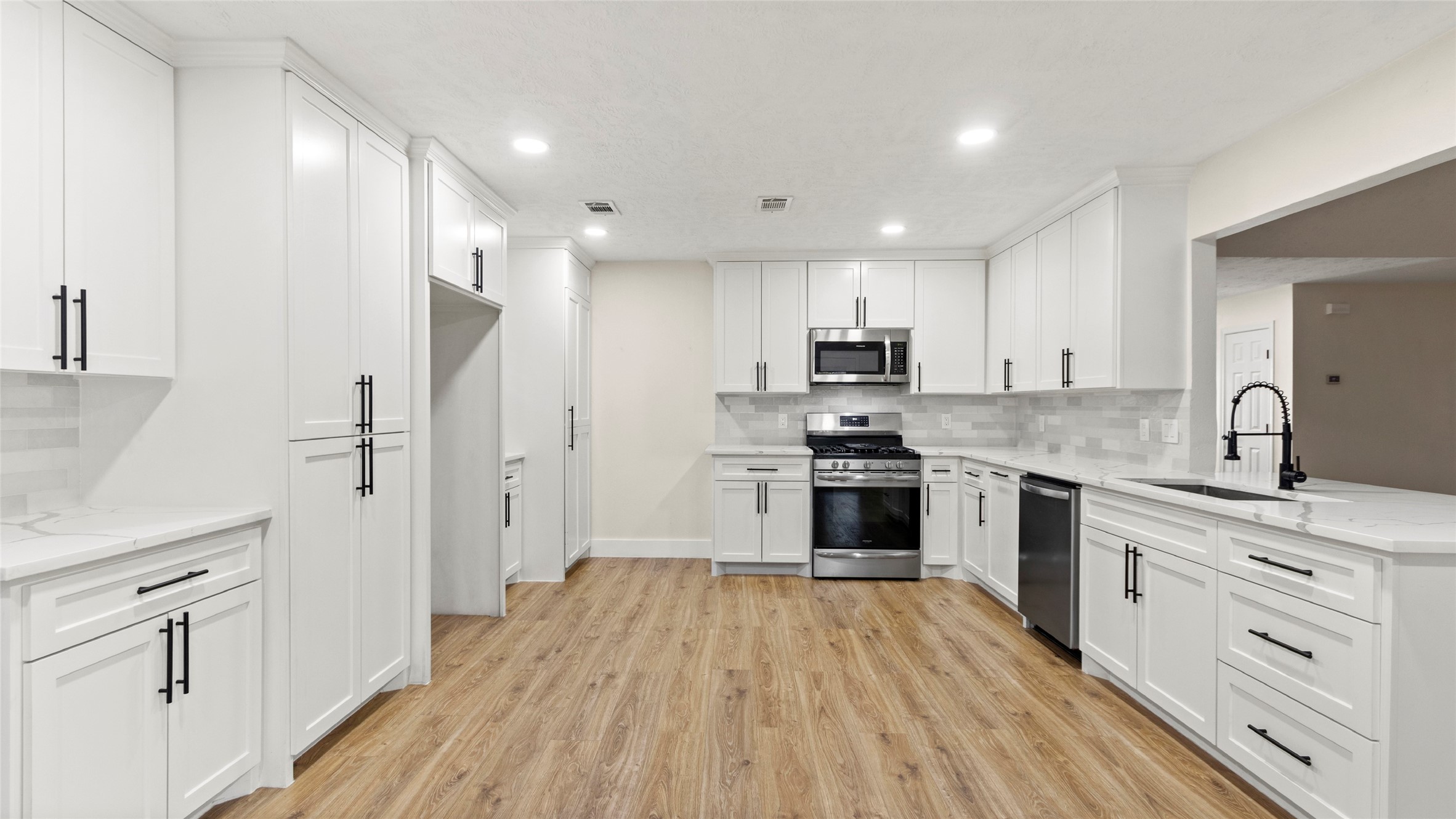 1118 Glenmeadows Drive Property Photo 10