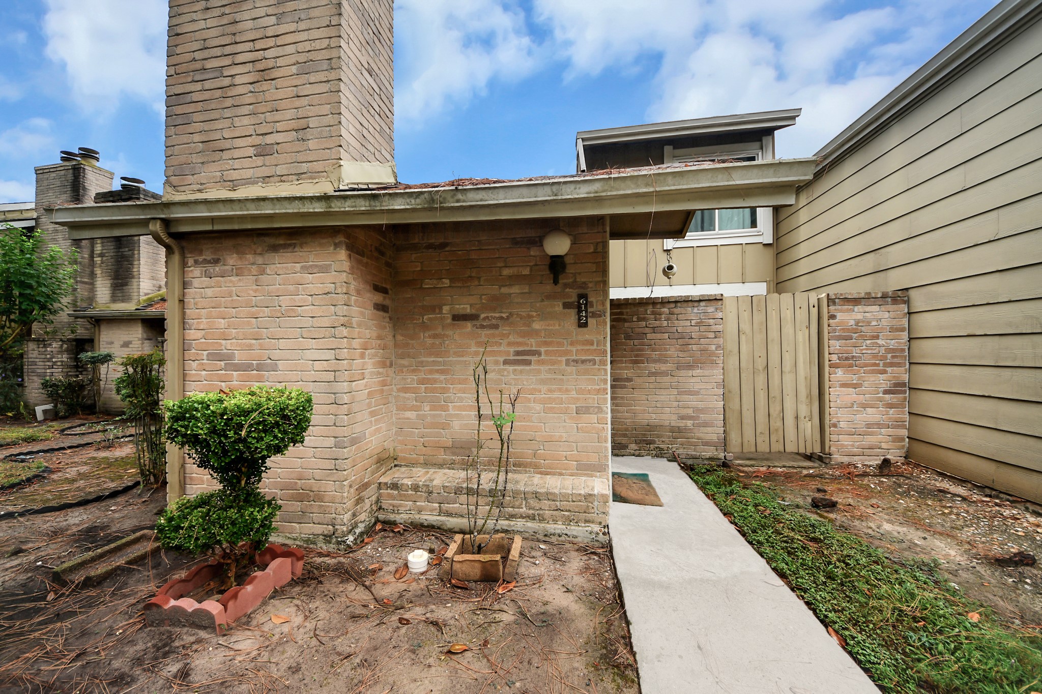 6142 W Airport Boulevard 15 Property Photo 2