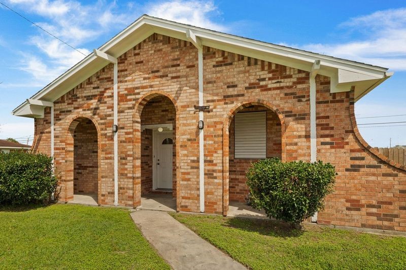 6918 Woodrow Street Property Photo