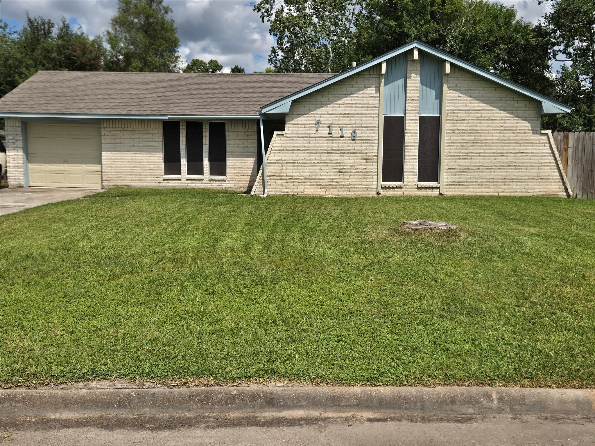 7119 Pittswood Lane Property Photo 1