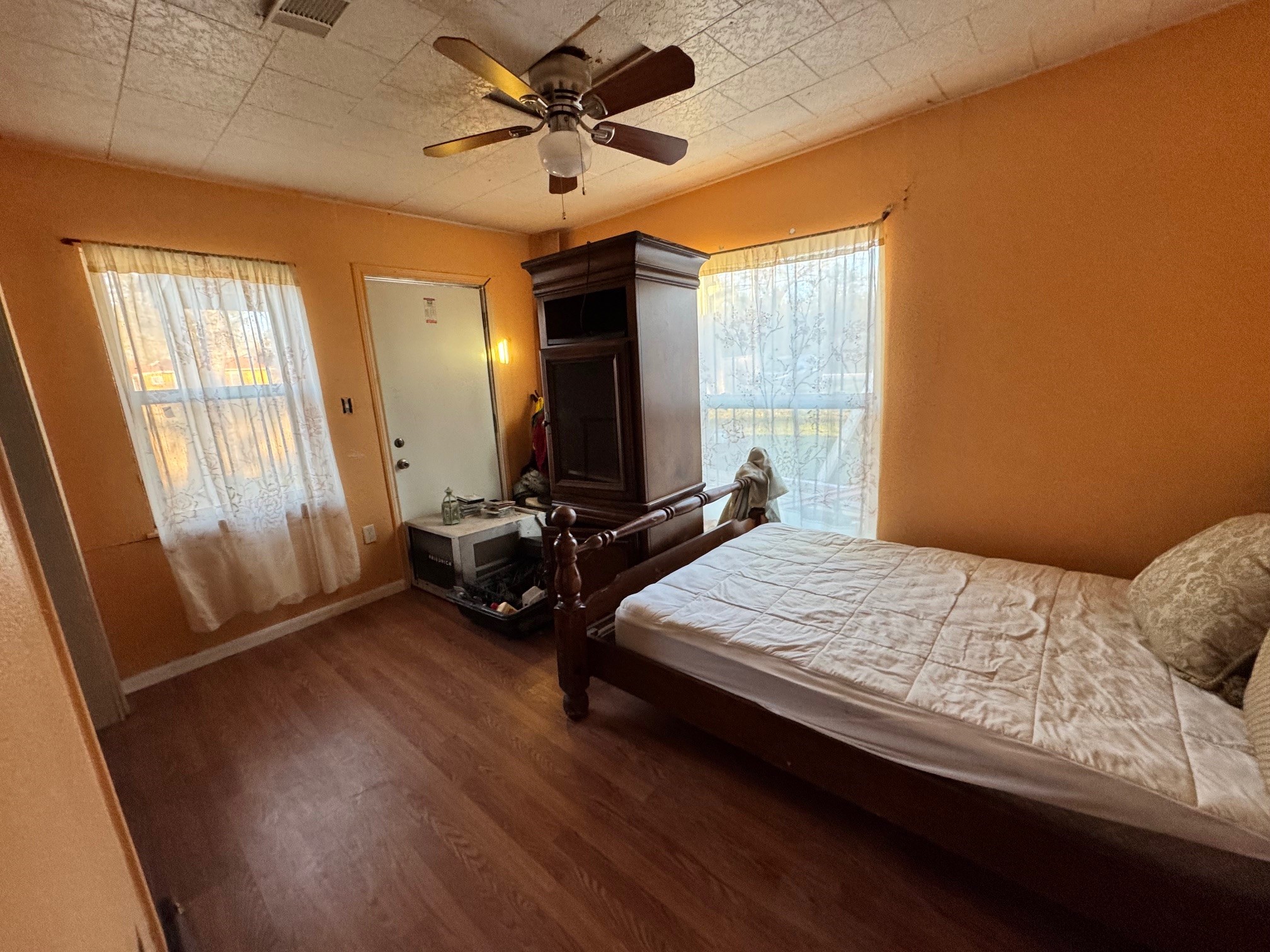 810 W North Street Property Photo 5
