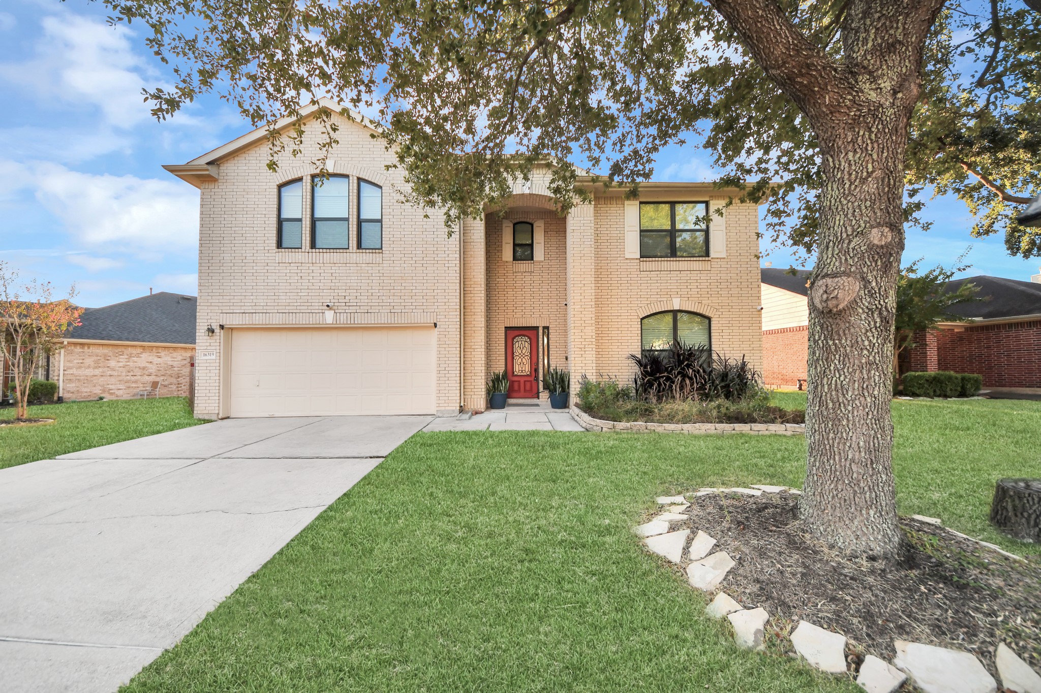 16319 Autumn Leigh Drive Property Photo 3