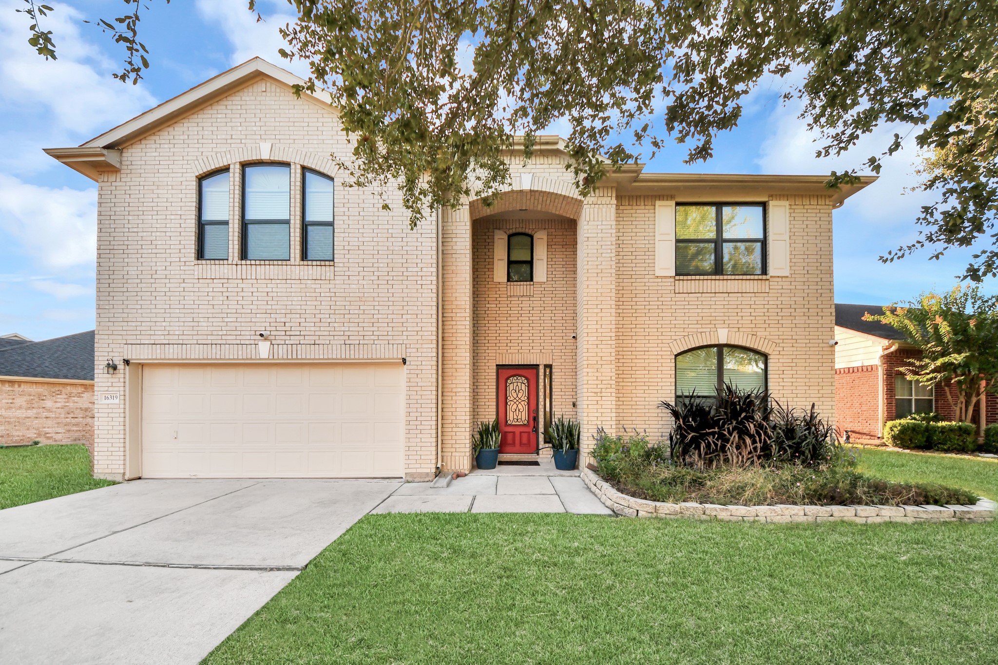 16319 Autumn Leigh Drive Property Photo 4