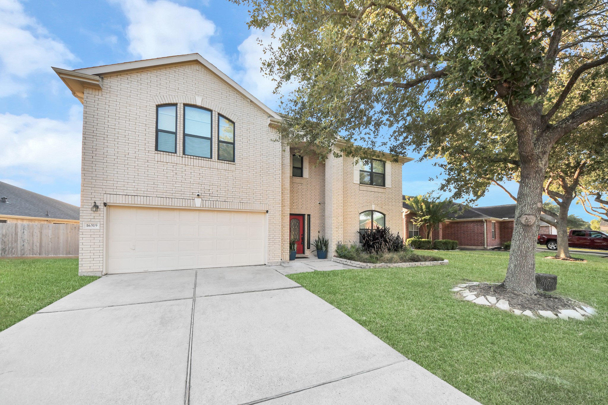 16319 Autumn Leigh Drive Property Photo 7