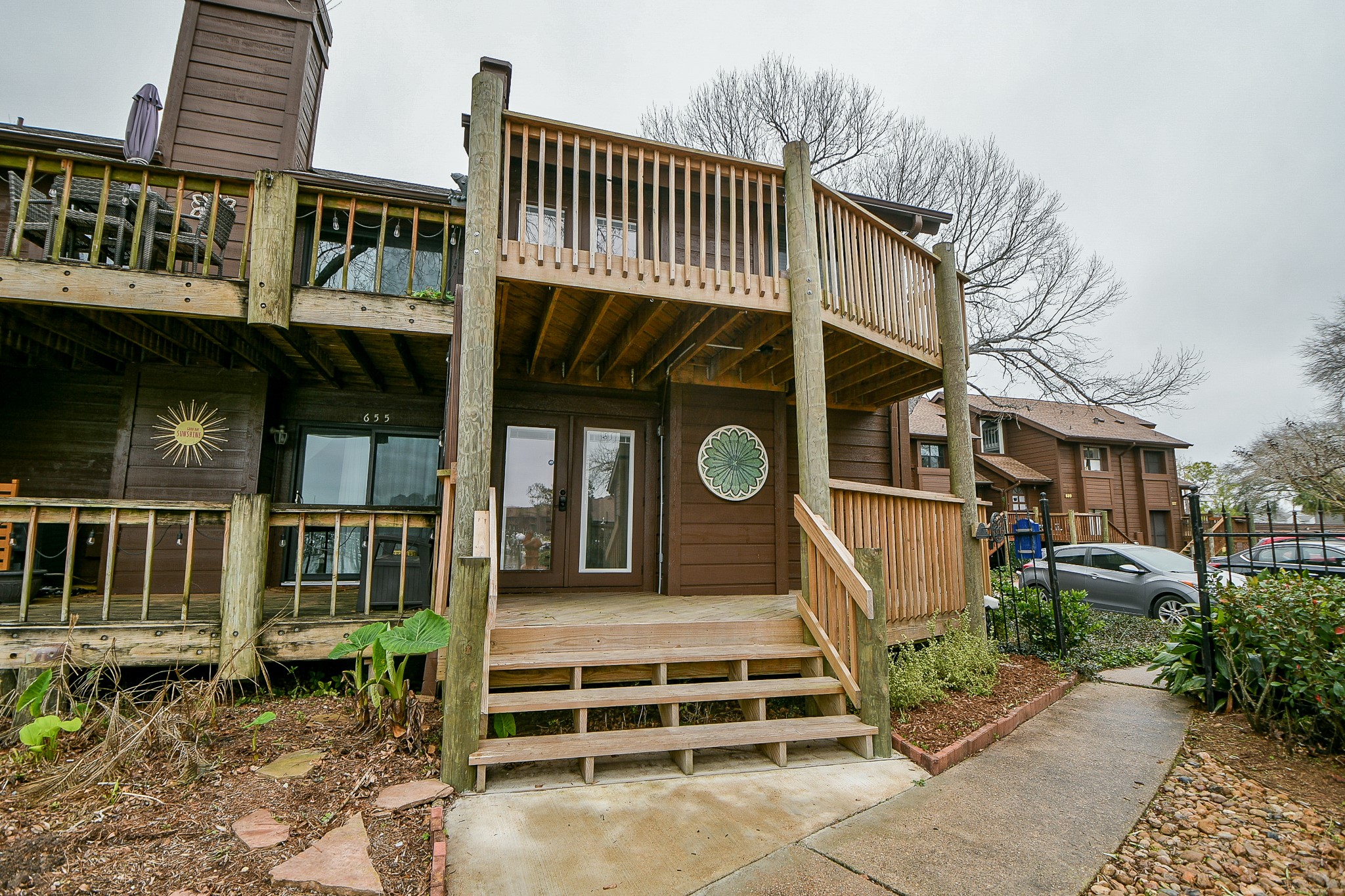 653 Davis Road Property Photo 3