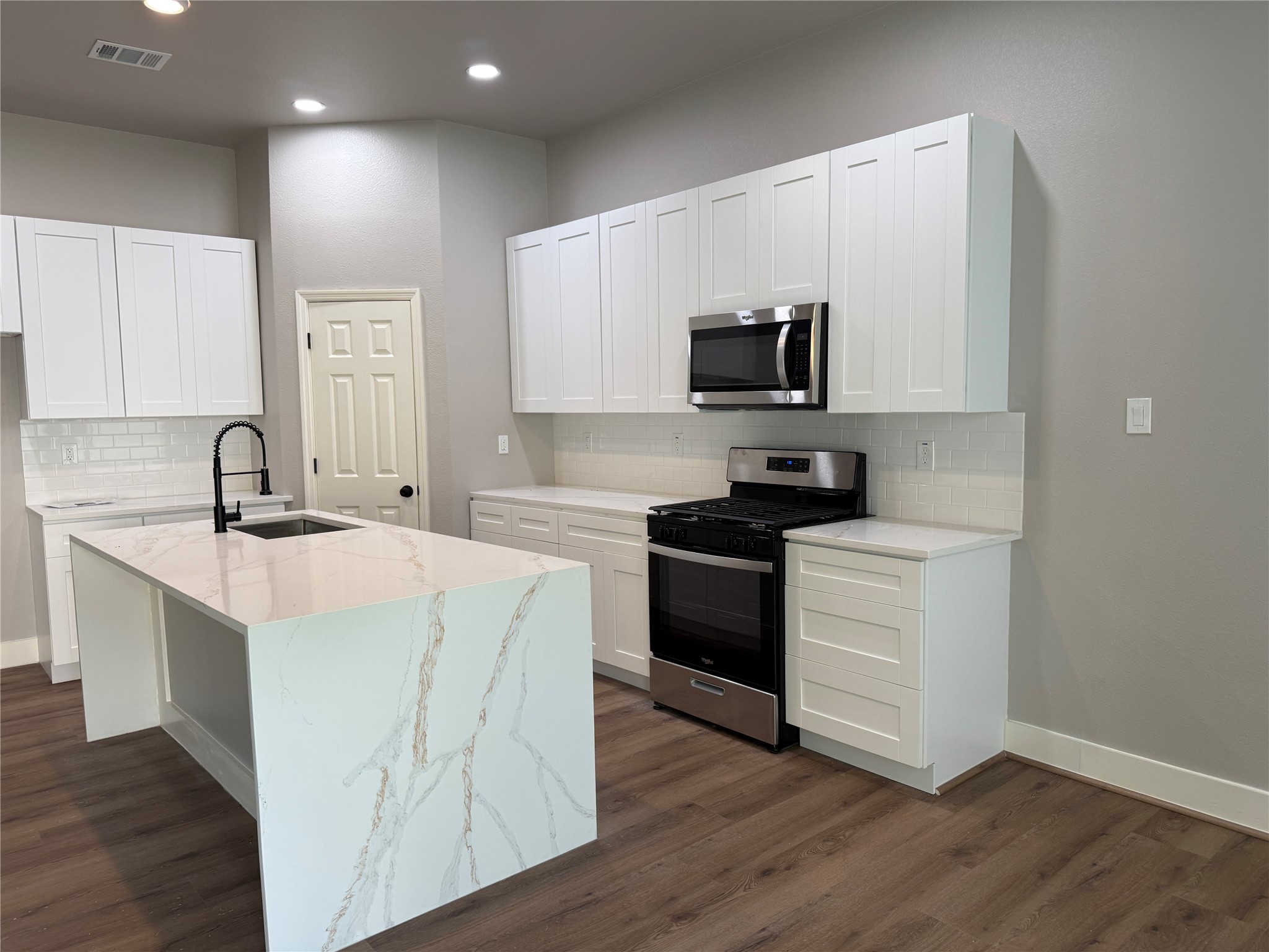 504 Center Street Property Photo 7