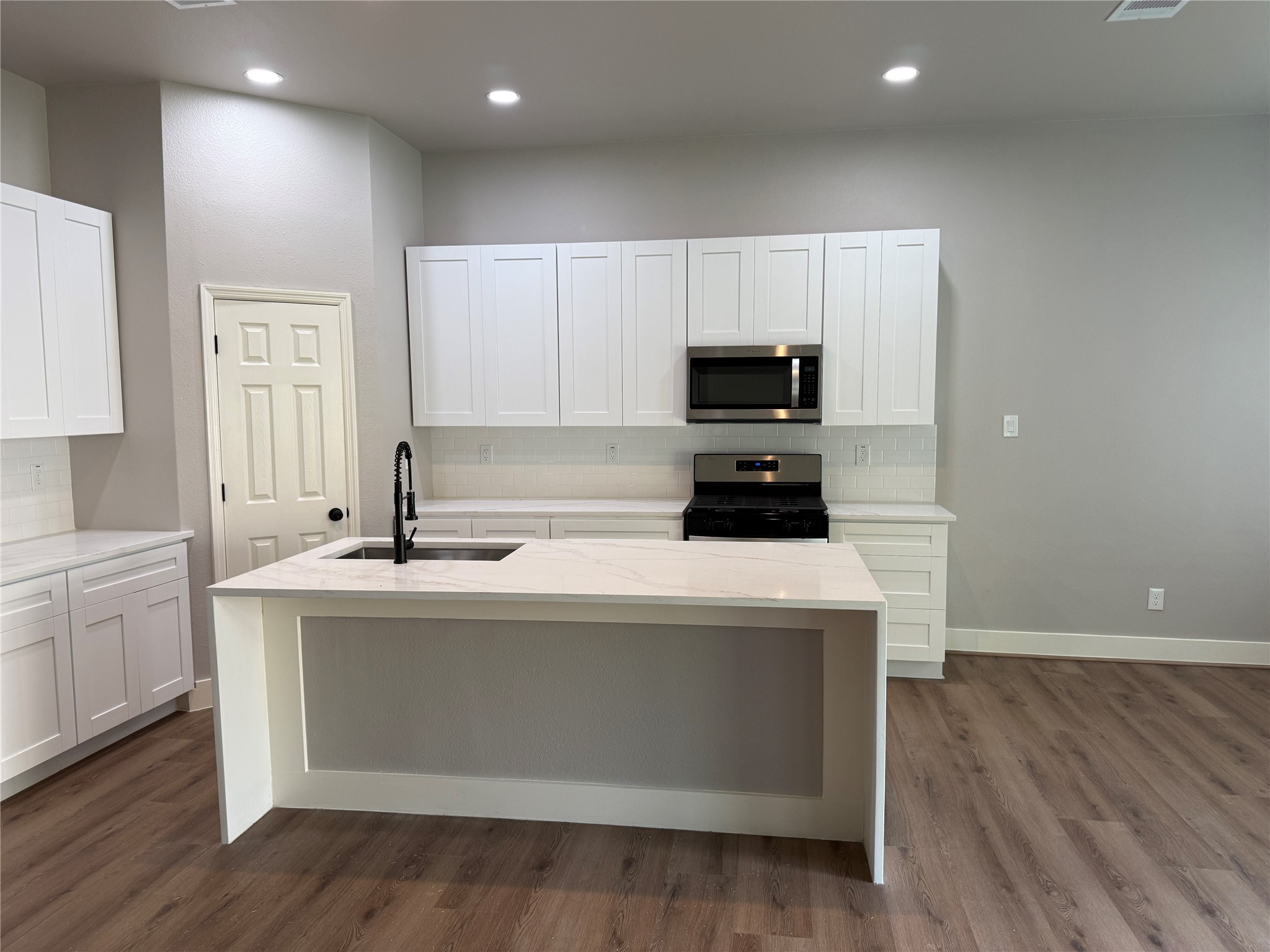 504 Center Street Property Photo 8