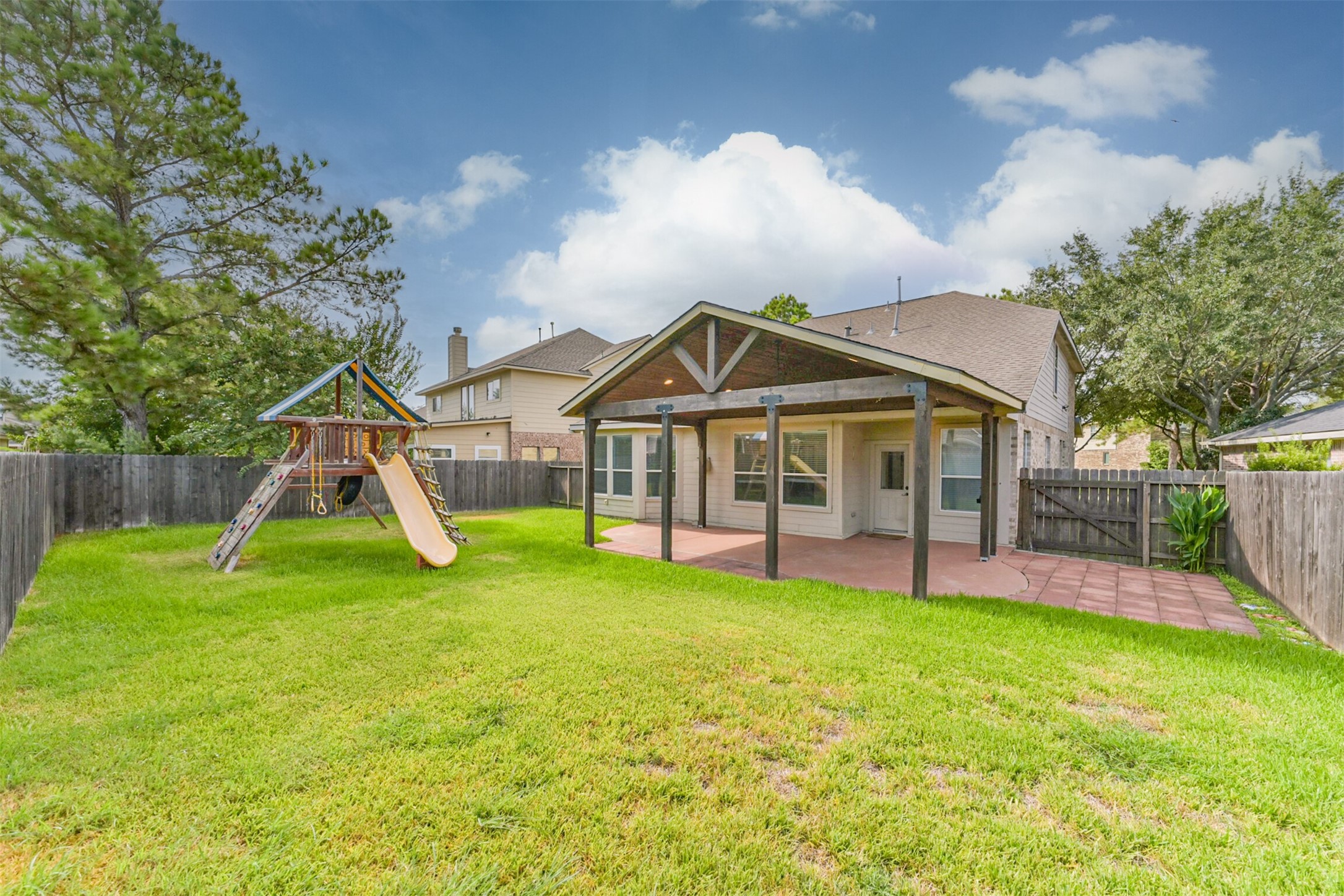 8330 Kerrington Glen Drive Property Photo 3