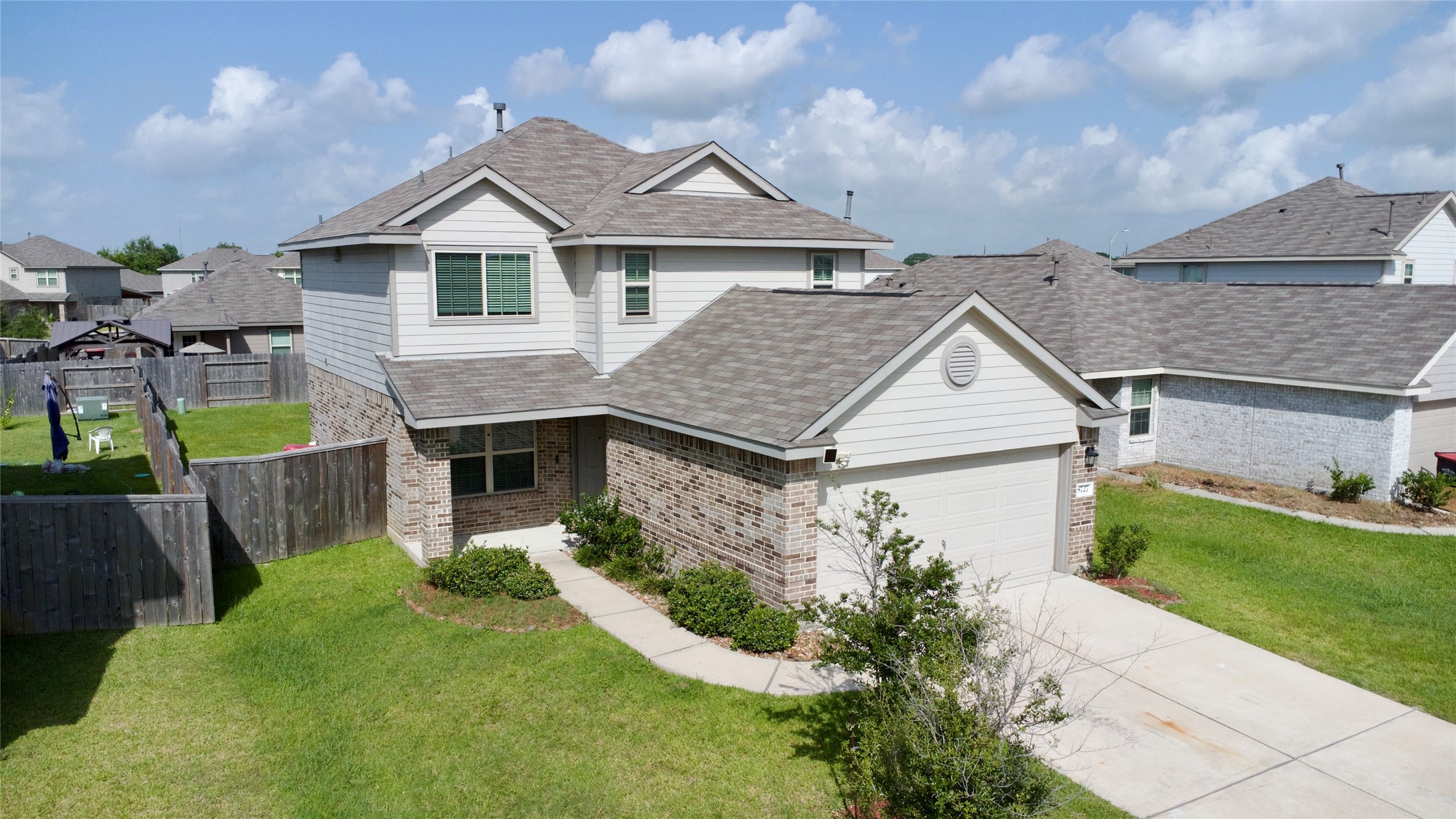 8727 Wooster Trails Drive Property Photo 1