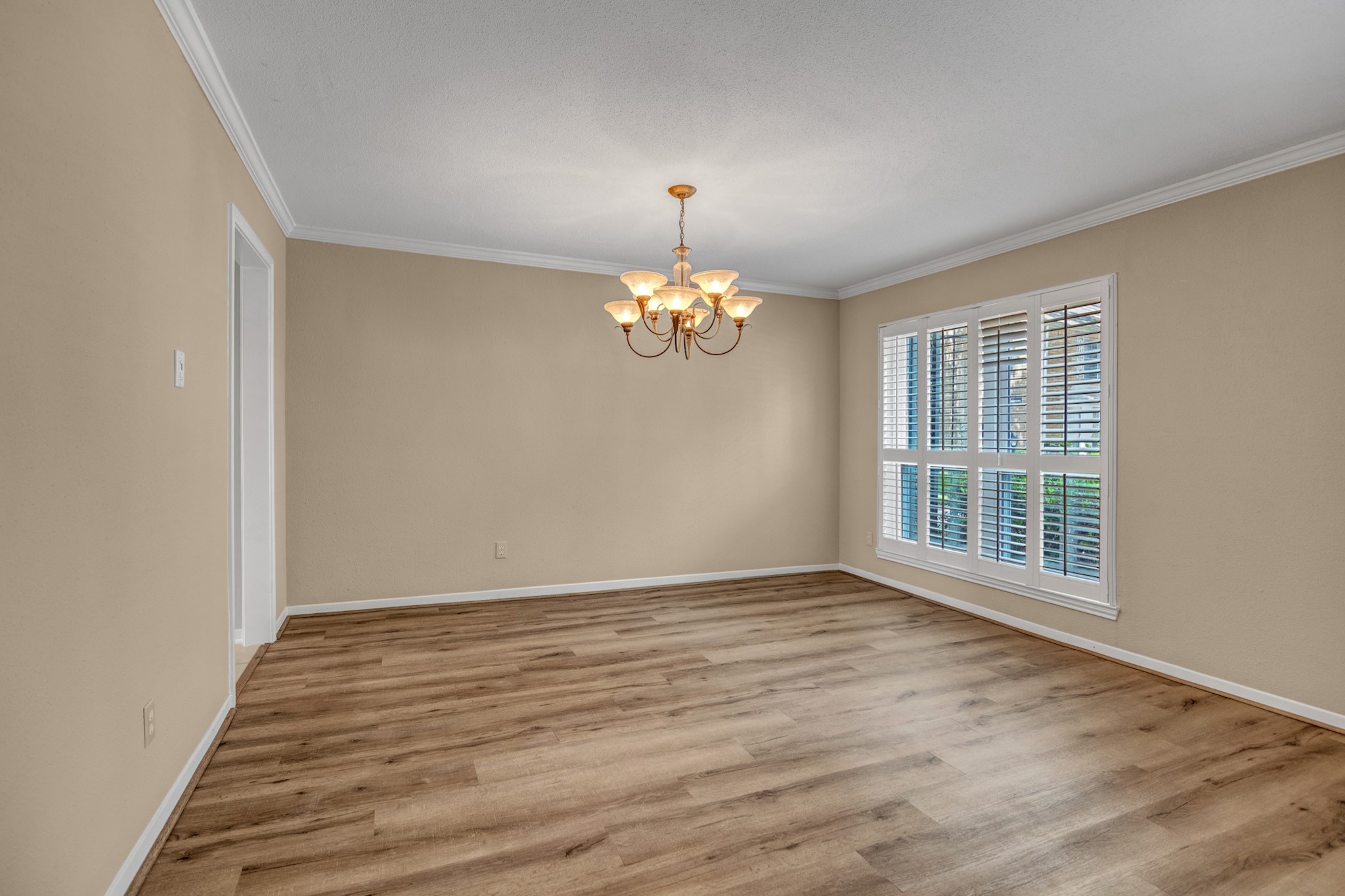 1659 W Sam Houston Parkway S Property Photo 6