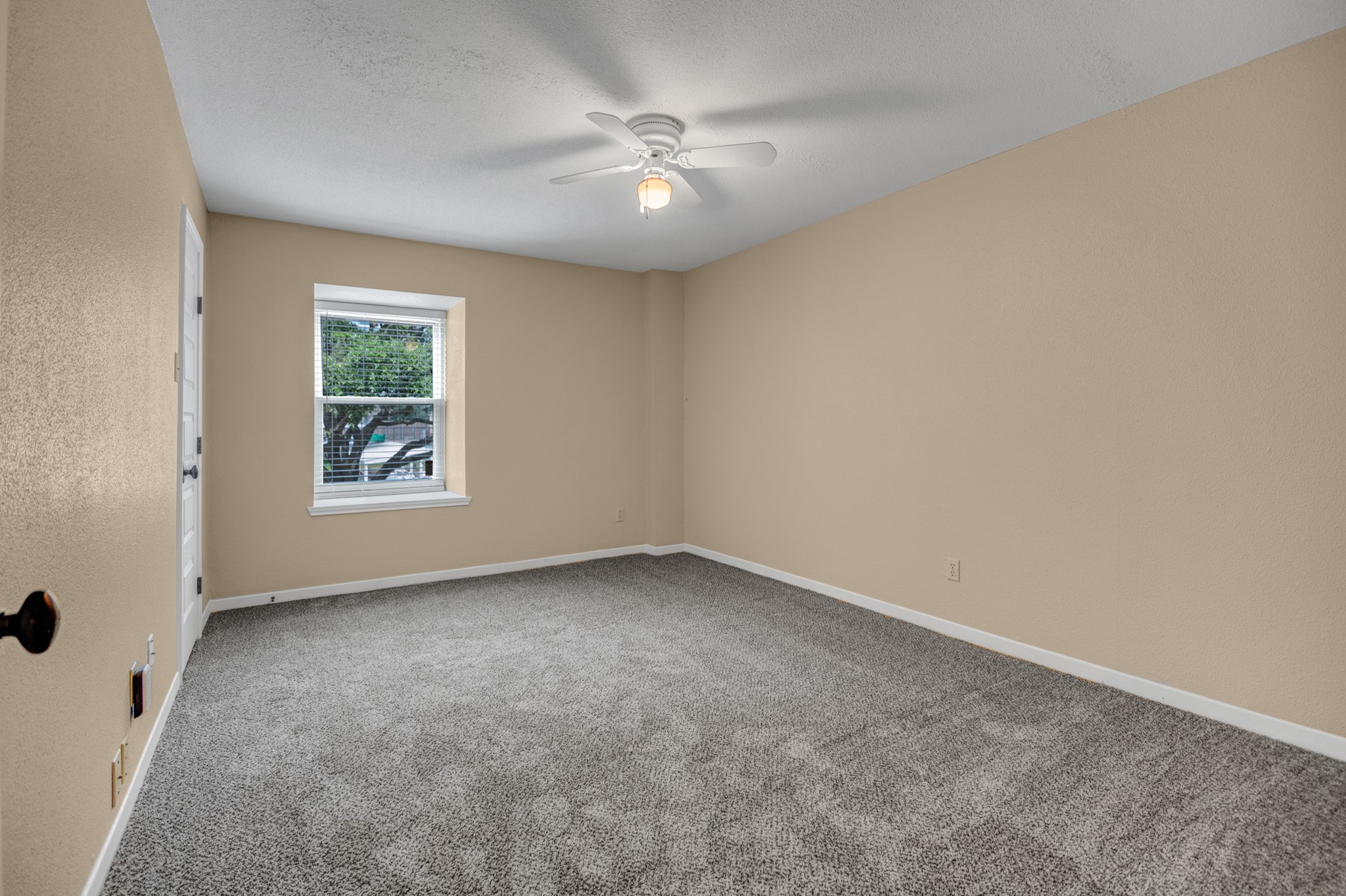 1659 W Sam Houston Parkway S Property Photo 28
