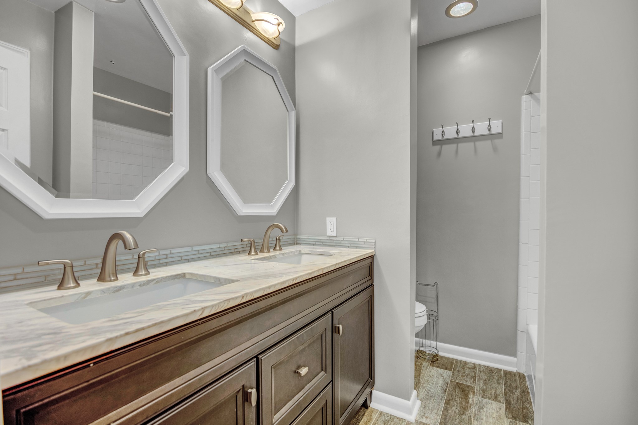 1659 W Sam Houston Parkway S Property Photo 32