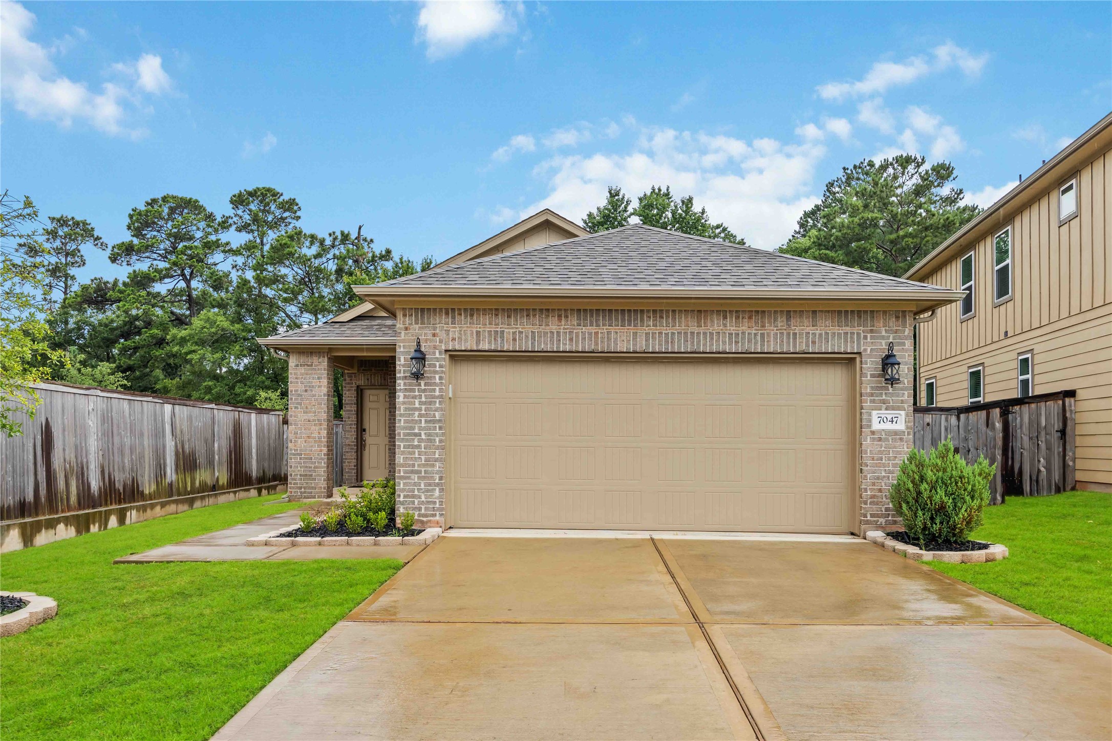 7047 Silverleaf Oak Street Property Photo 1