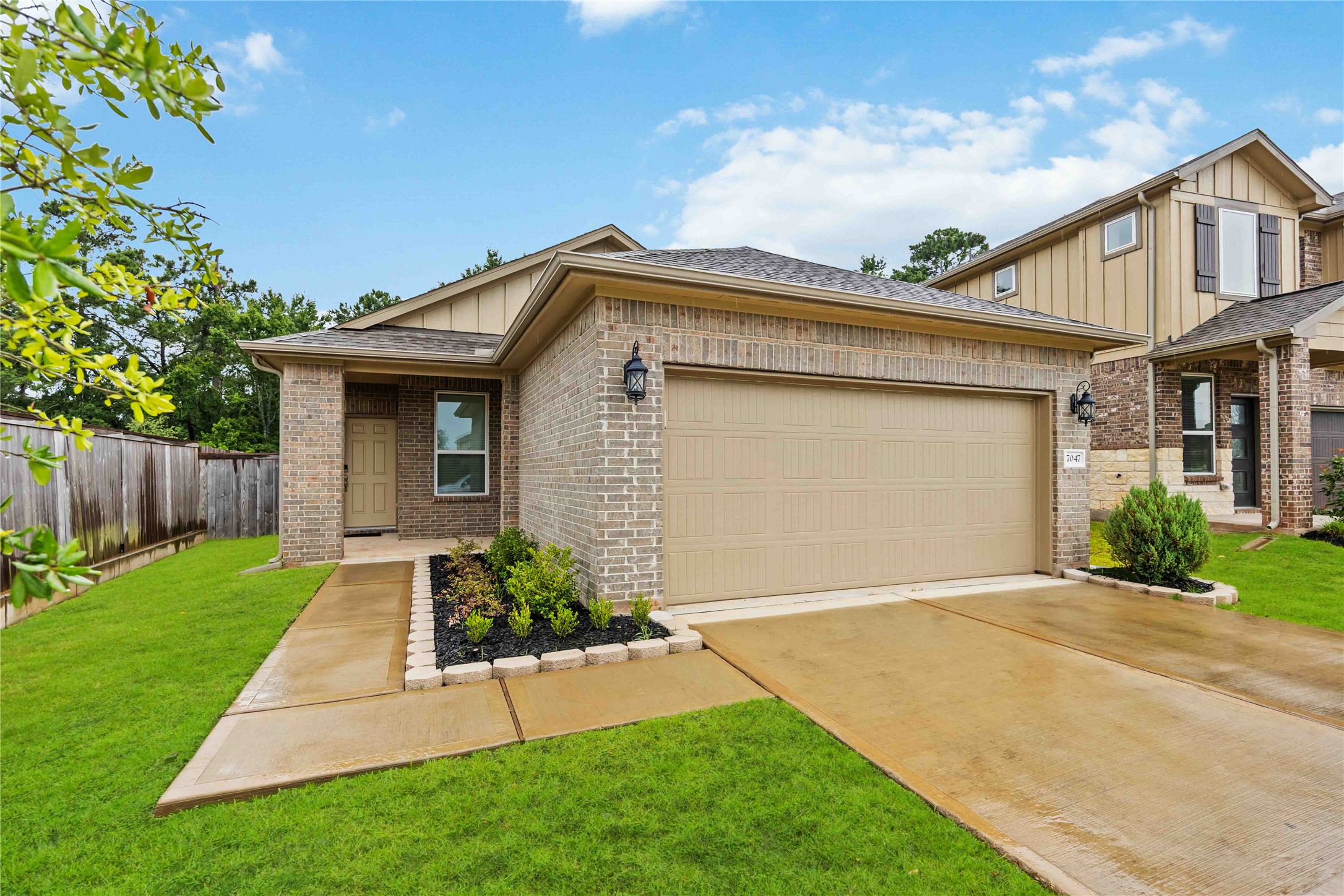 7047 Silverleaf Oak Street Property Photo 2