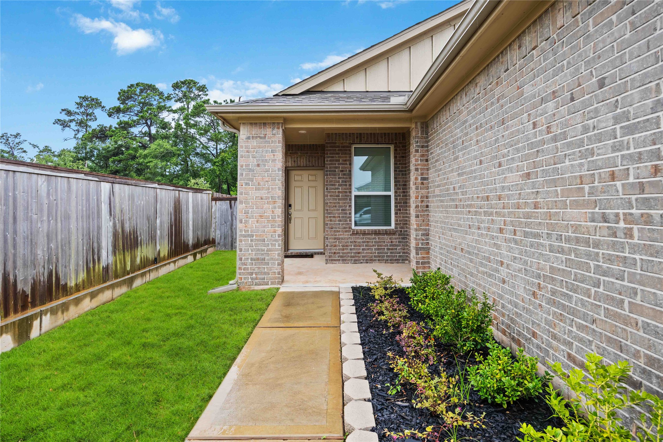 7047 Silverleaf Oak Street Property Photo 3