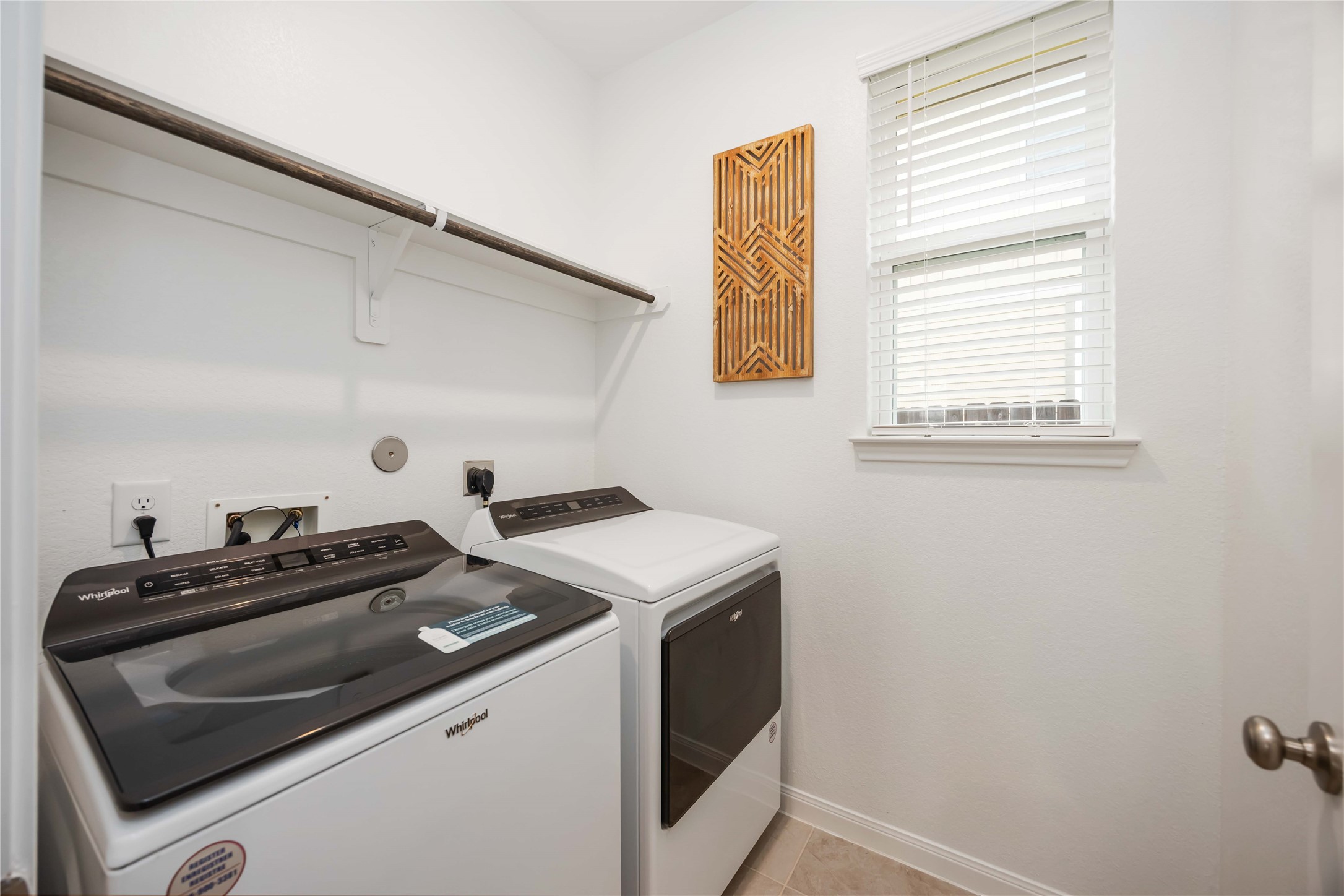 7047 Silverleaf Oak Street Property Photo 15