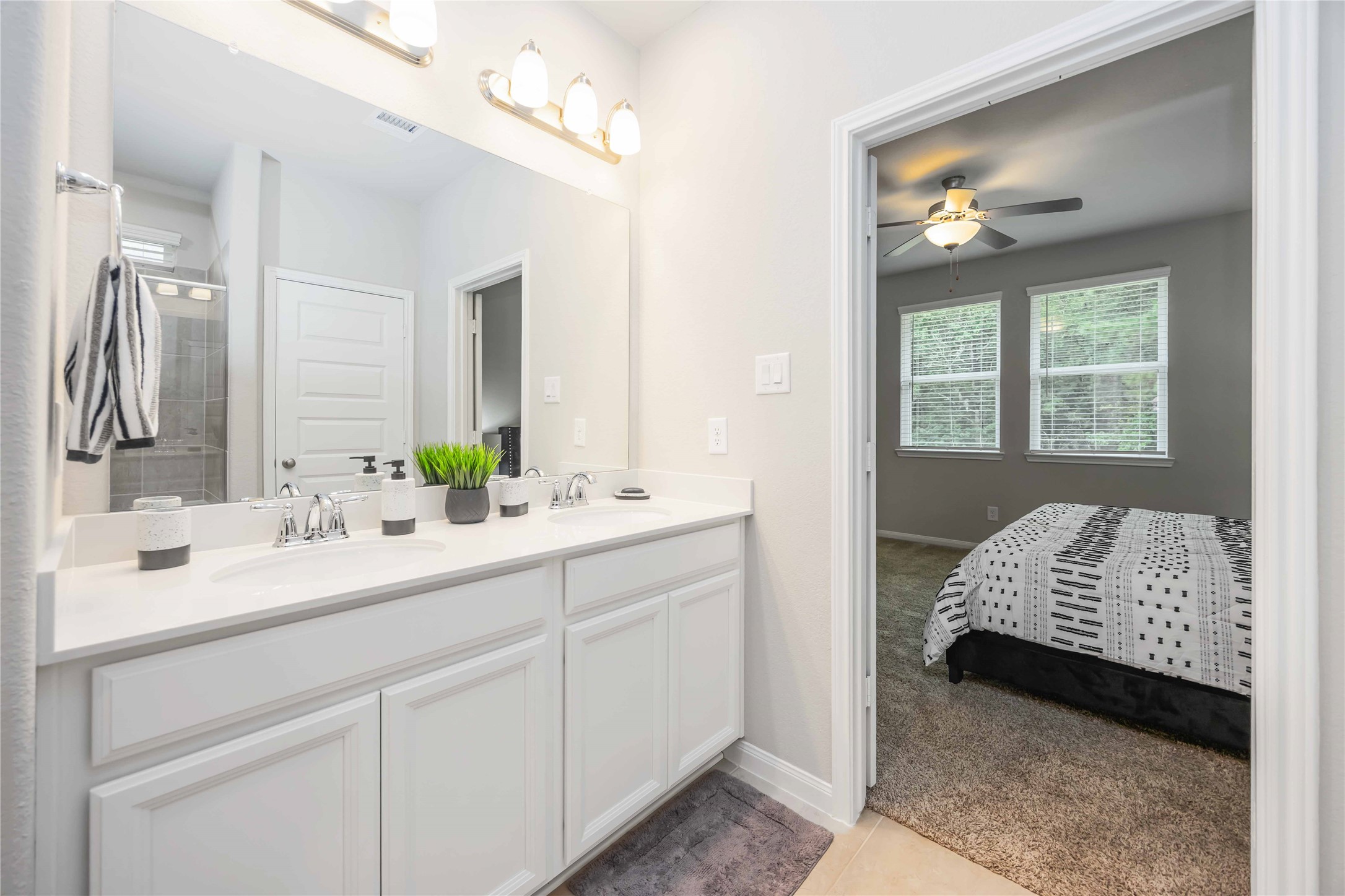 7047 Silverleaf Oak Street Property Photo 18