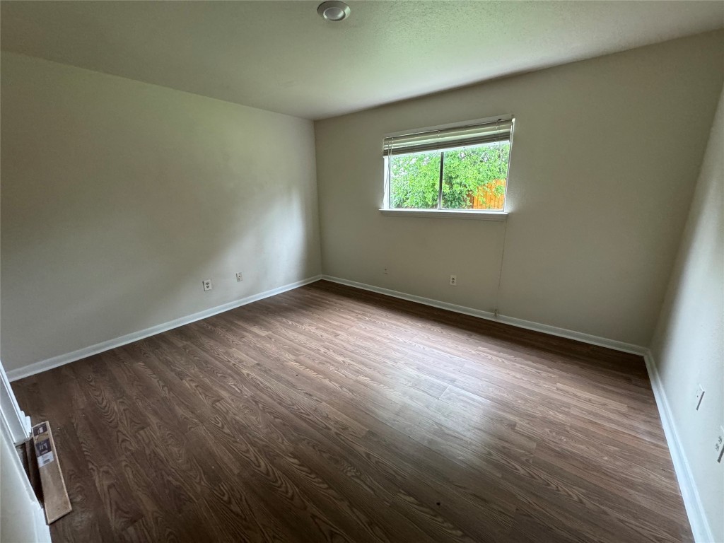 3229 Hirschfield Road B Property Photo 6